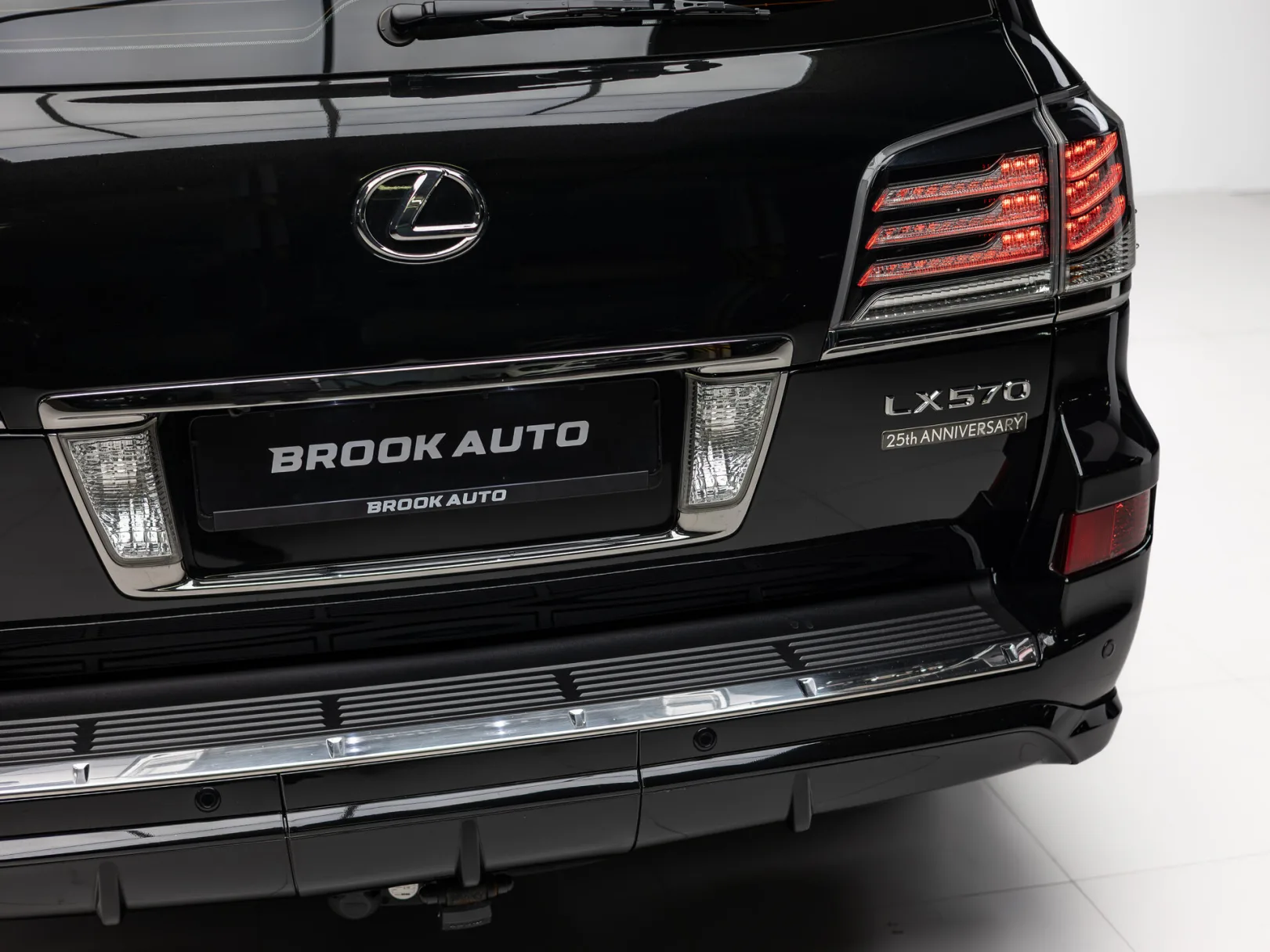 Lexus LX 25th Anniversary Edition 2 III Рестайлинг, 2015 — экстерьер, фото 36