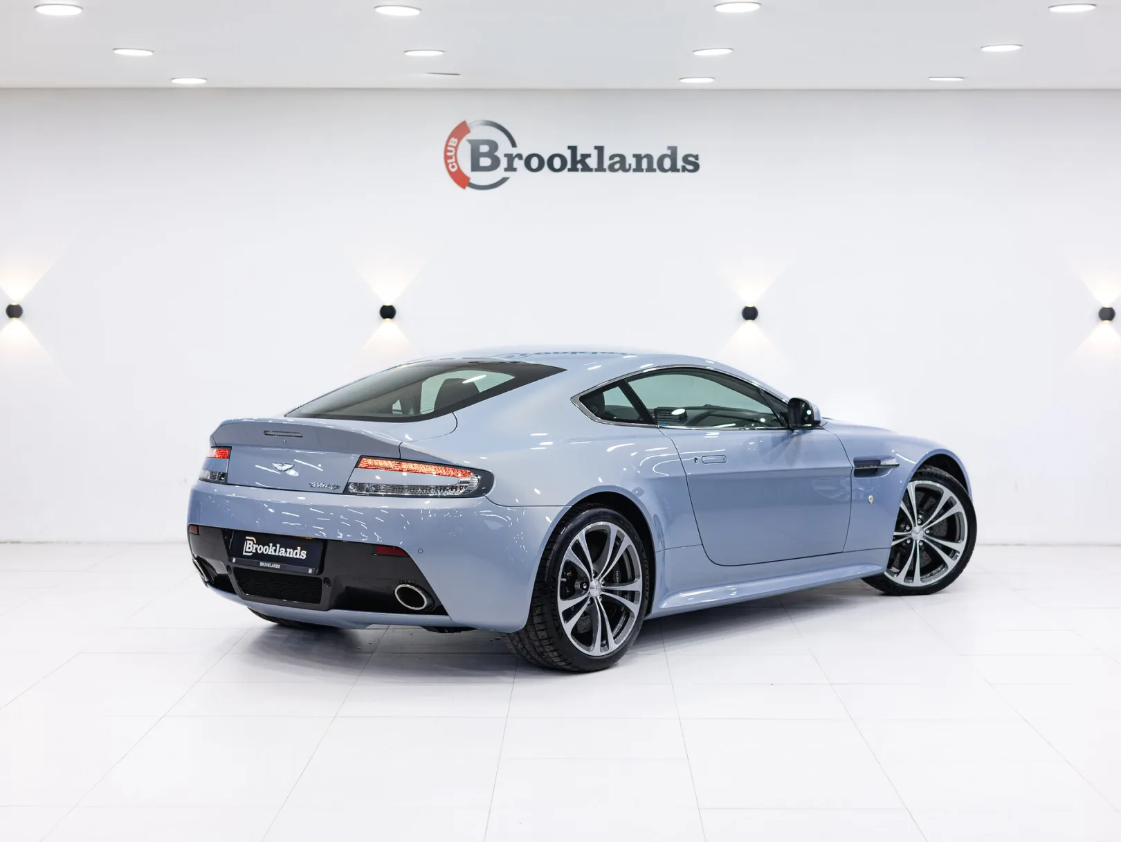 Aston Martin V12 Vantage Carbon Black I, 2010 — экстерьер, фото 4