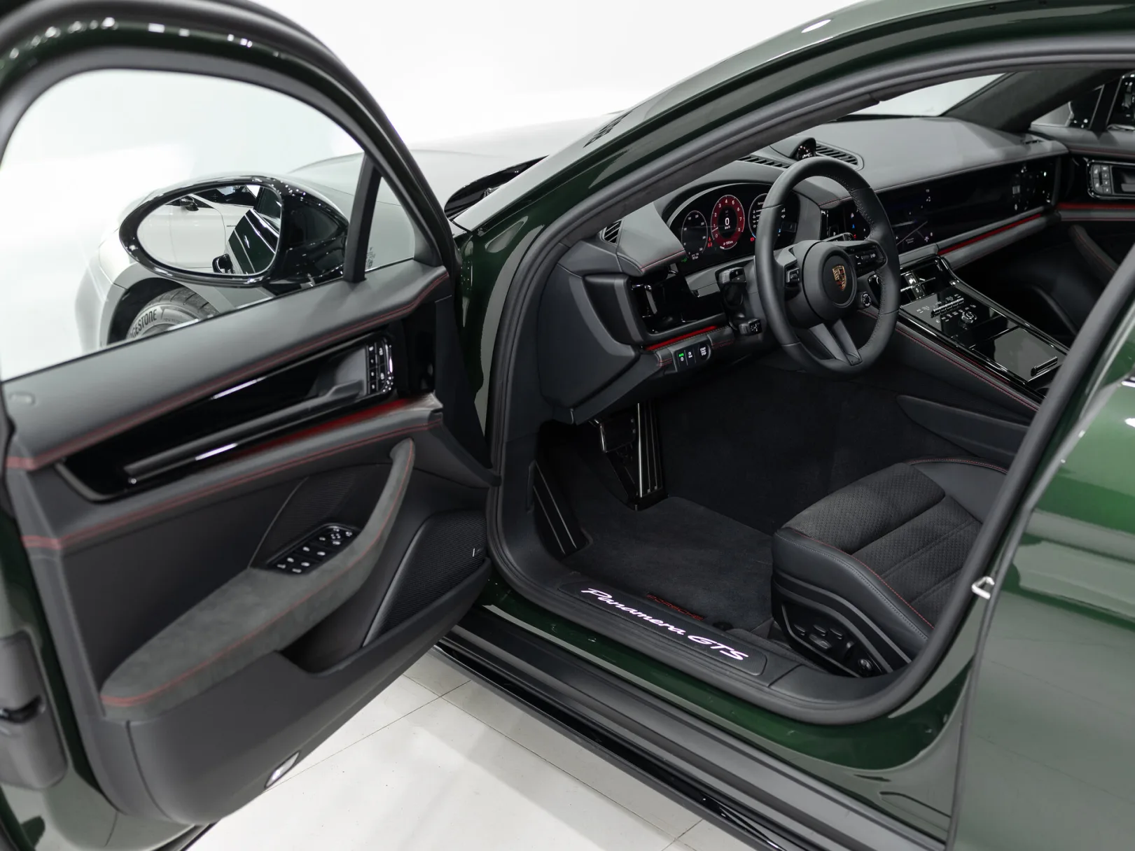 Porsche Panamera GTS III, 2025 — экстерьер, фото 7