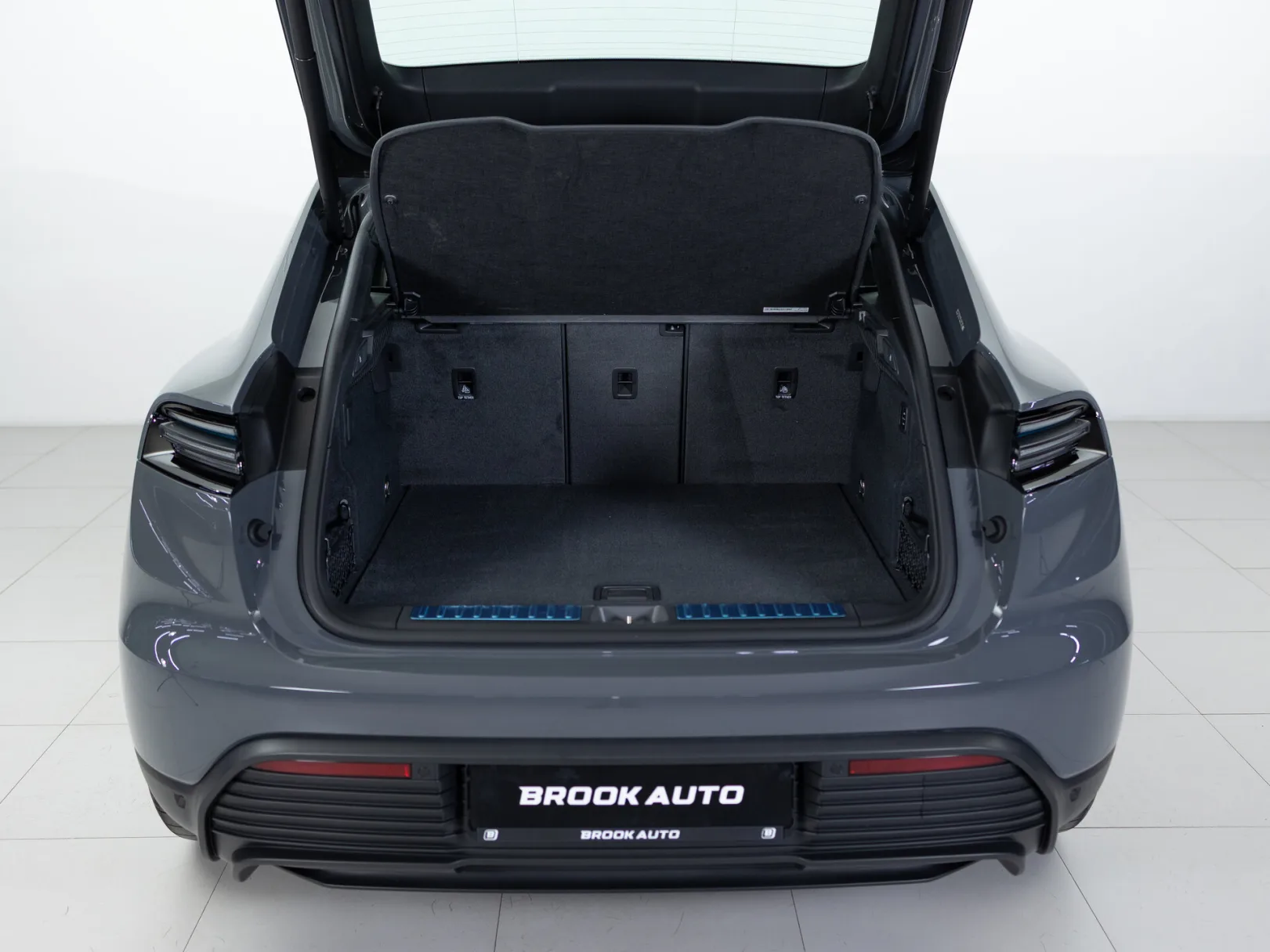 Porsche Macan 4S Electric II, 2025 — экстерьер, фото 38