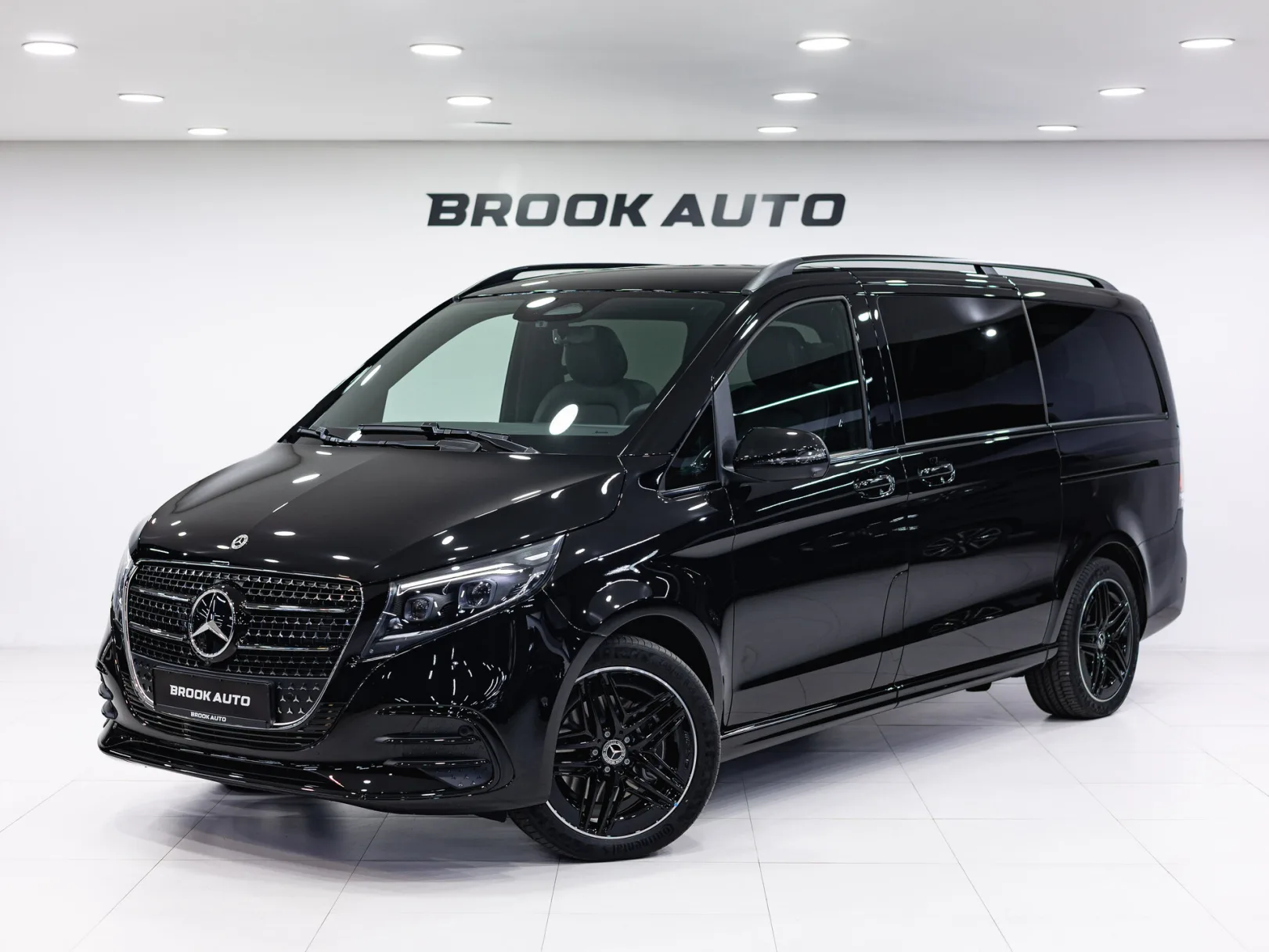 Mercedes-Benz V-Класс Exclusive AMG Line III (W447) Рестайлинг 2, 2025 — экстерьер, фото 1