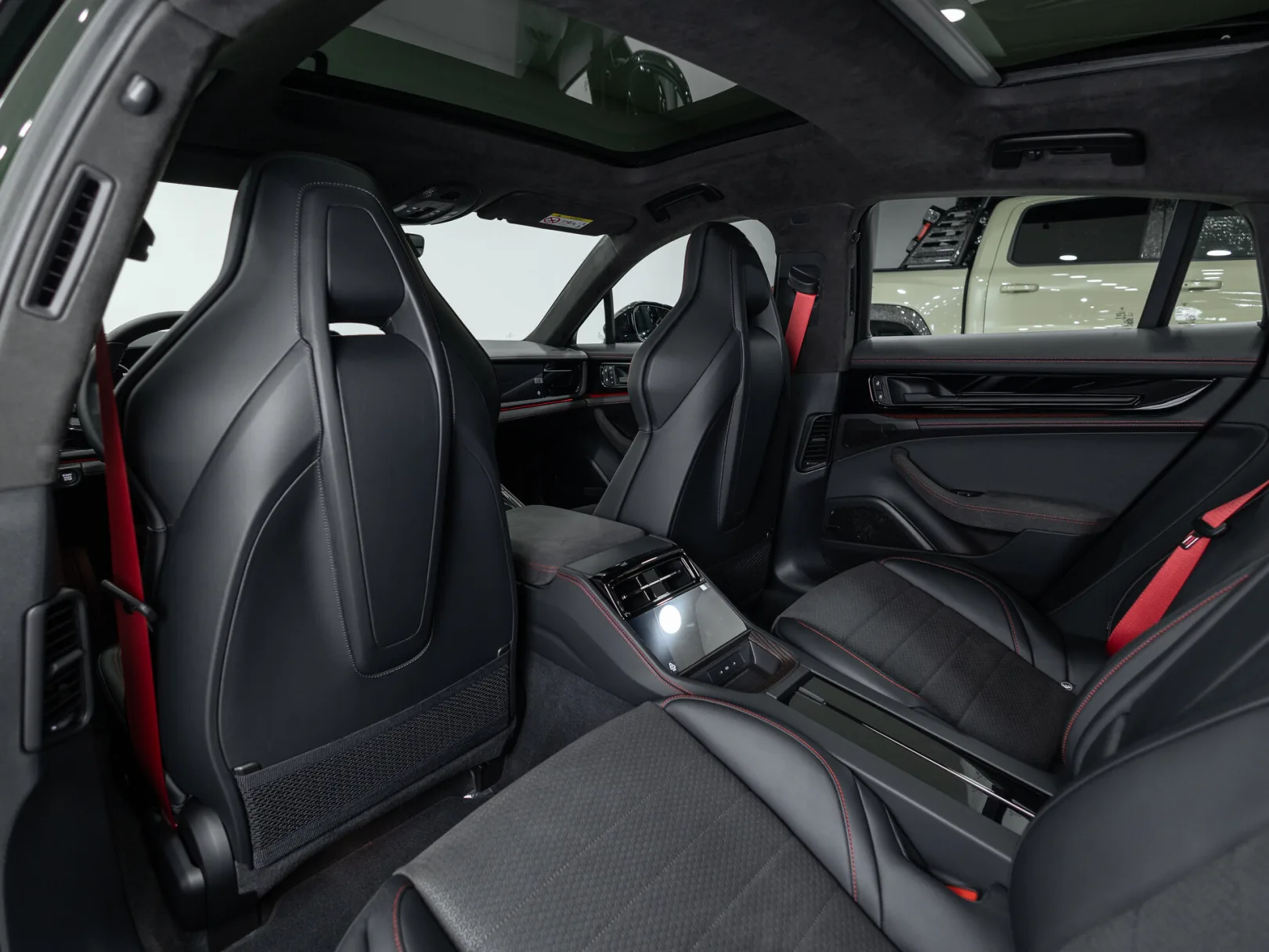 Porsche Panamera GTS III, 2025 — экстерьер, фото 29
