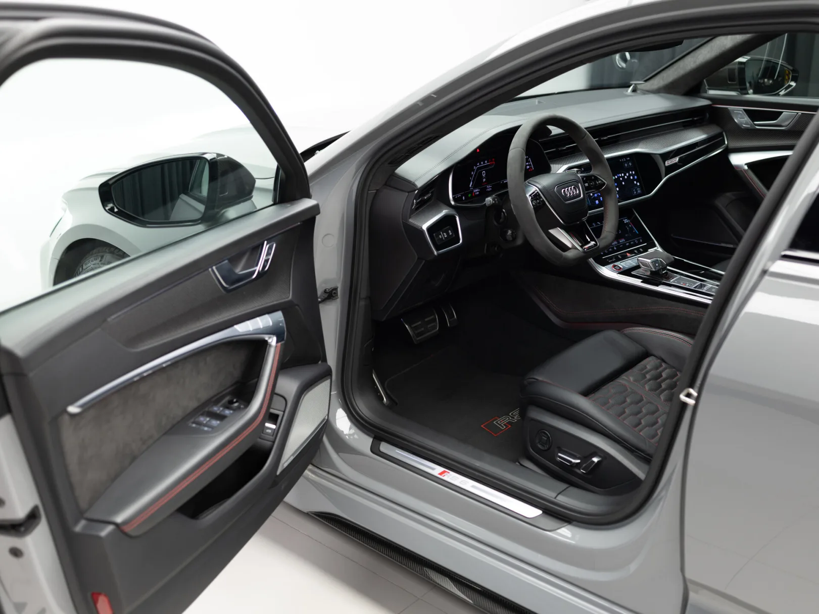 Audi RS 6 TFSI quattro IV (C8), 2021 — экстерьер, фото 7