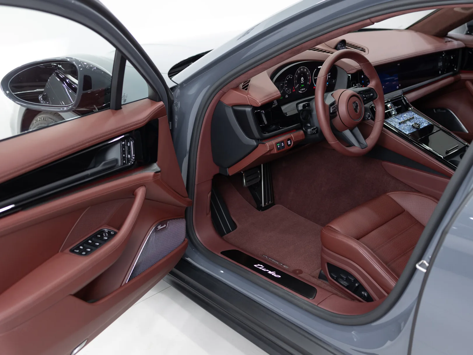 Porsche Panamera Turbo E-Hybrid III, 2025 — экстерьер, фото 7