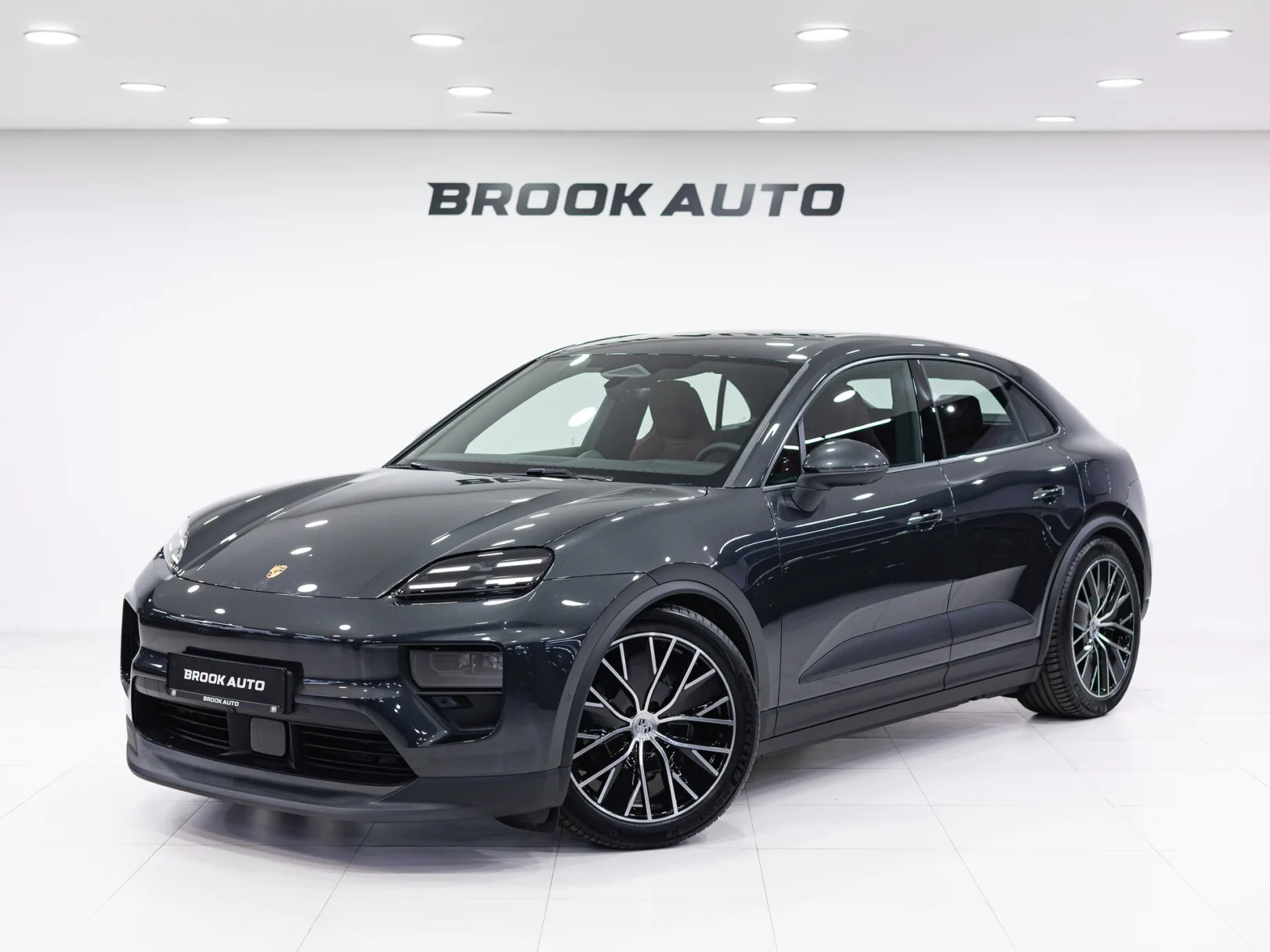 Porsche Macan 4 Electric II, 2025 — экстерьер, фото 1
