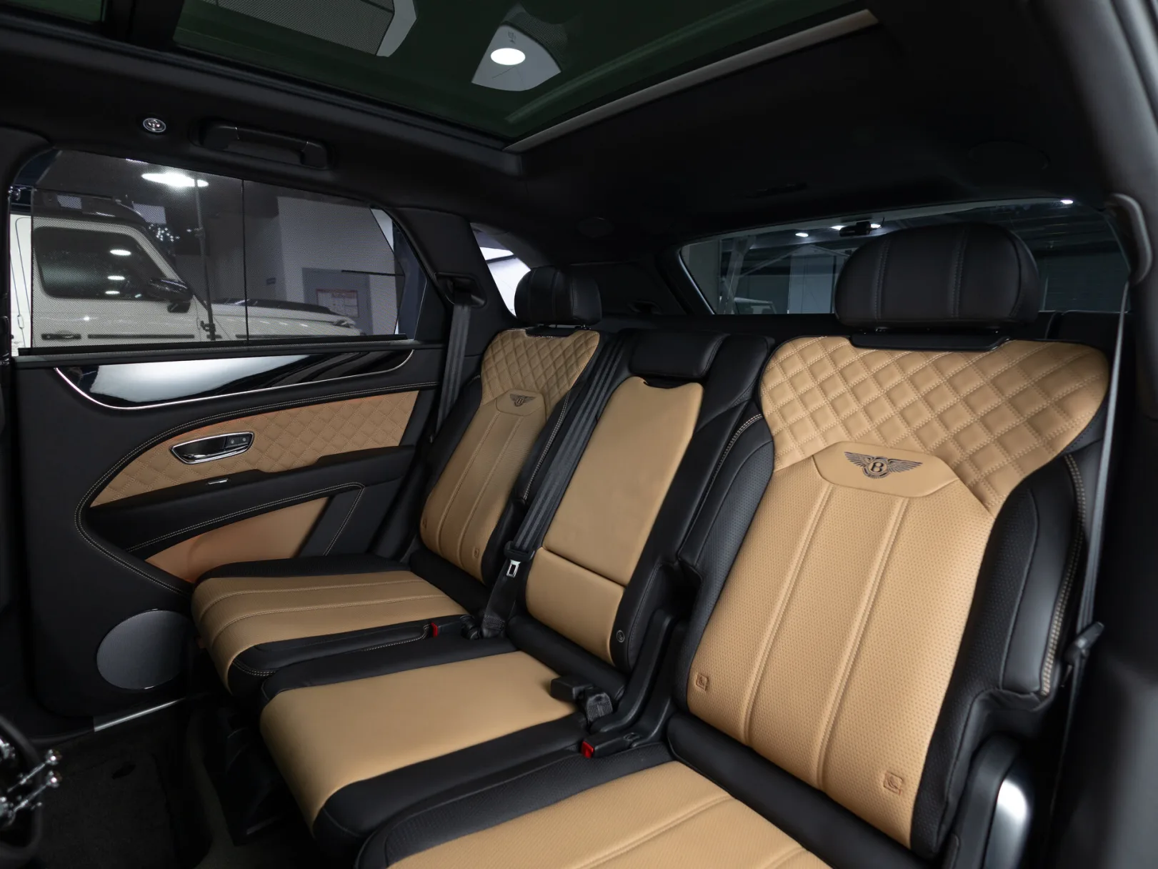 Bentley Bentayga Individual I Рестайлинг, 2022 — экстерьер, фото 26