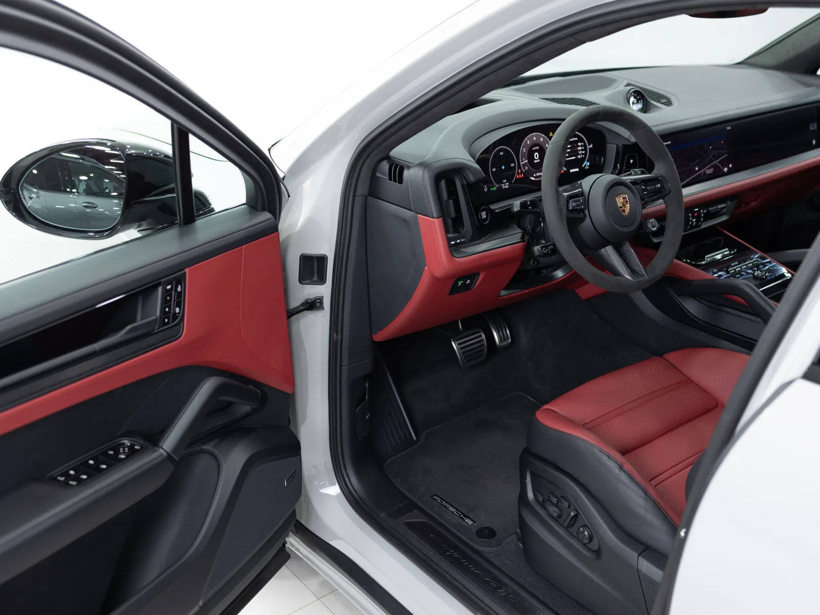 Porsche Cayenne GTS Coupé III Рестайлинг, 2024 — экстерьер, фото 7