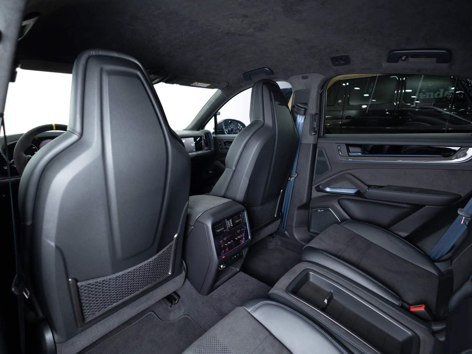 Porsche Cayenne III Рестайлинг, 2024 — экстерьер, фото 27