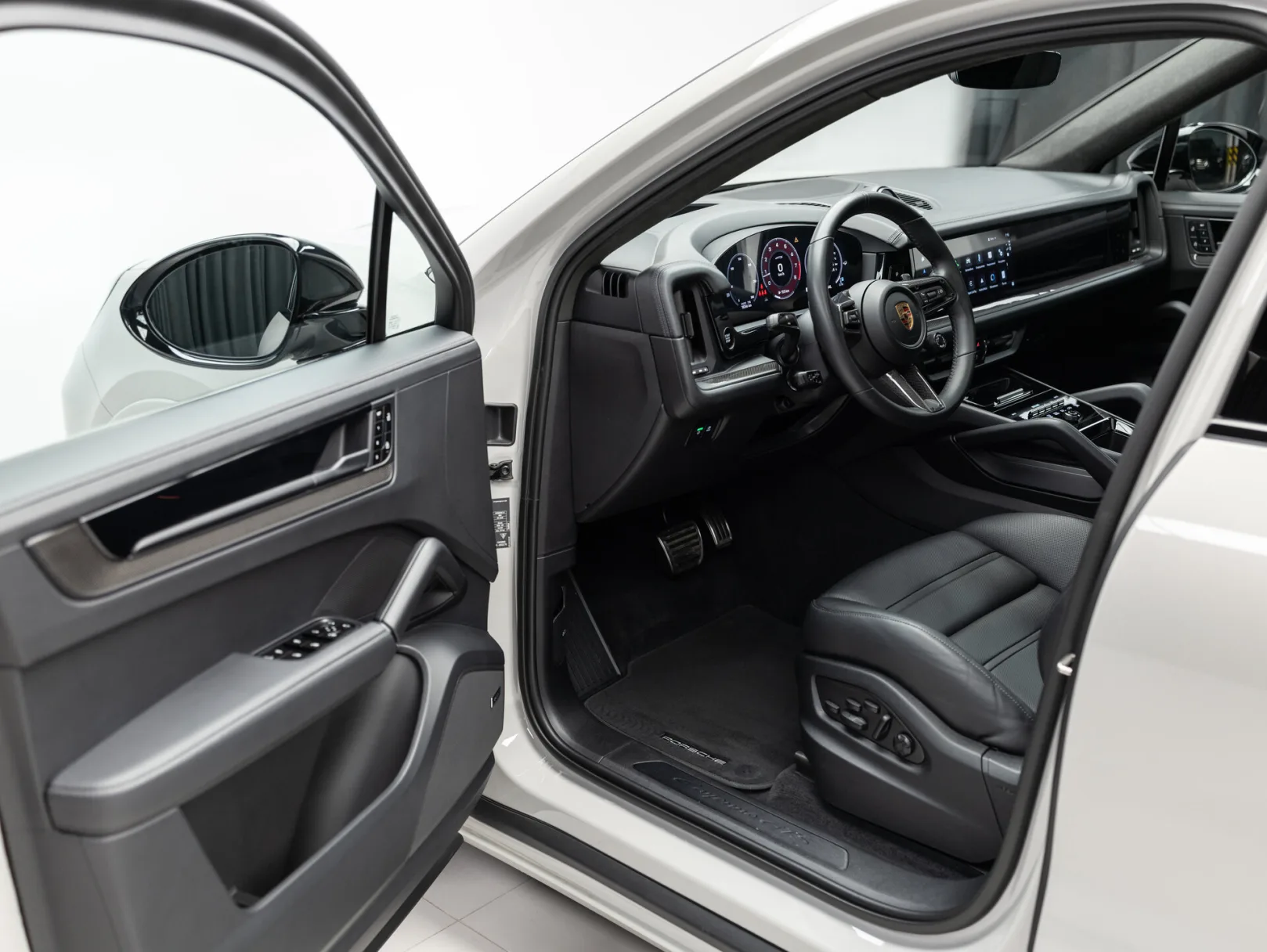 Porsche Cayenne GTS Coupé III Рестайлинг, 2025 — экстерьер, фото 7