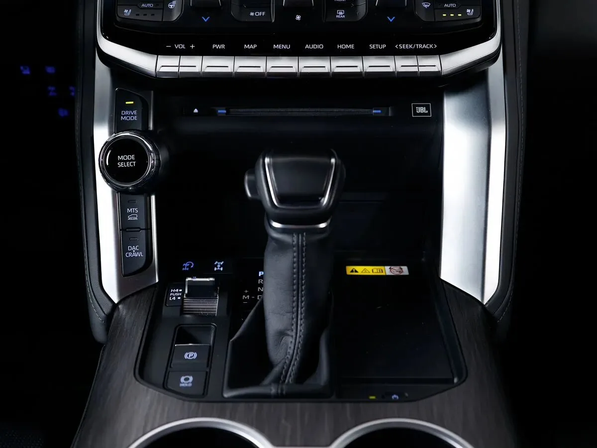 Toyota Land Cruiser 300 Series, 2021 — экстерьер, фото 16