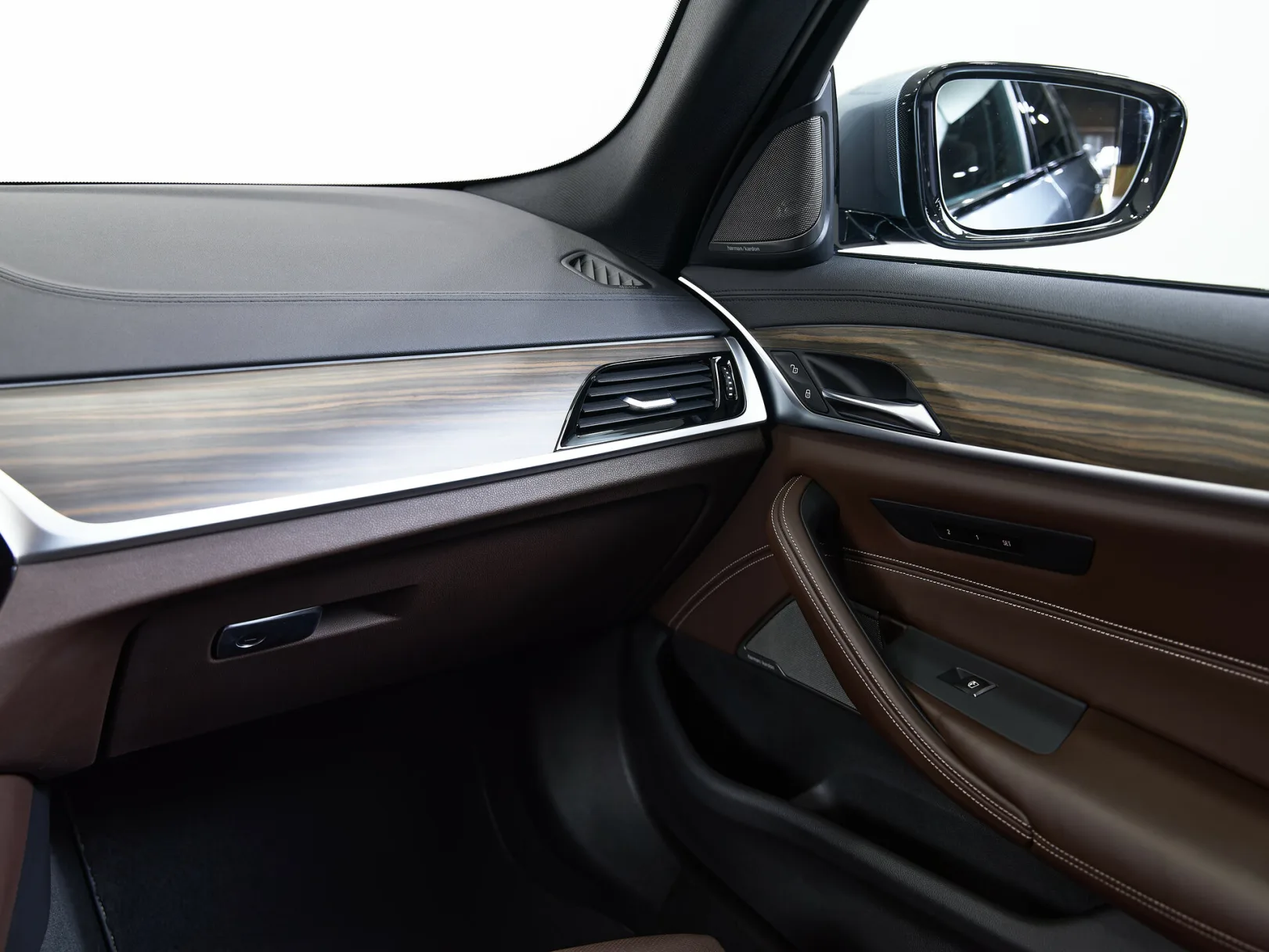 BMW 5 серии 530d xDrive M Sport VII (G30/G31/G38), 2020 — экстерьер, фото 27