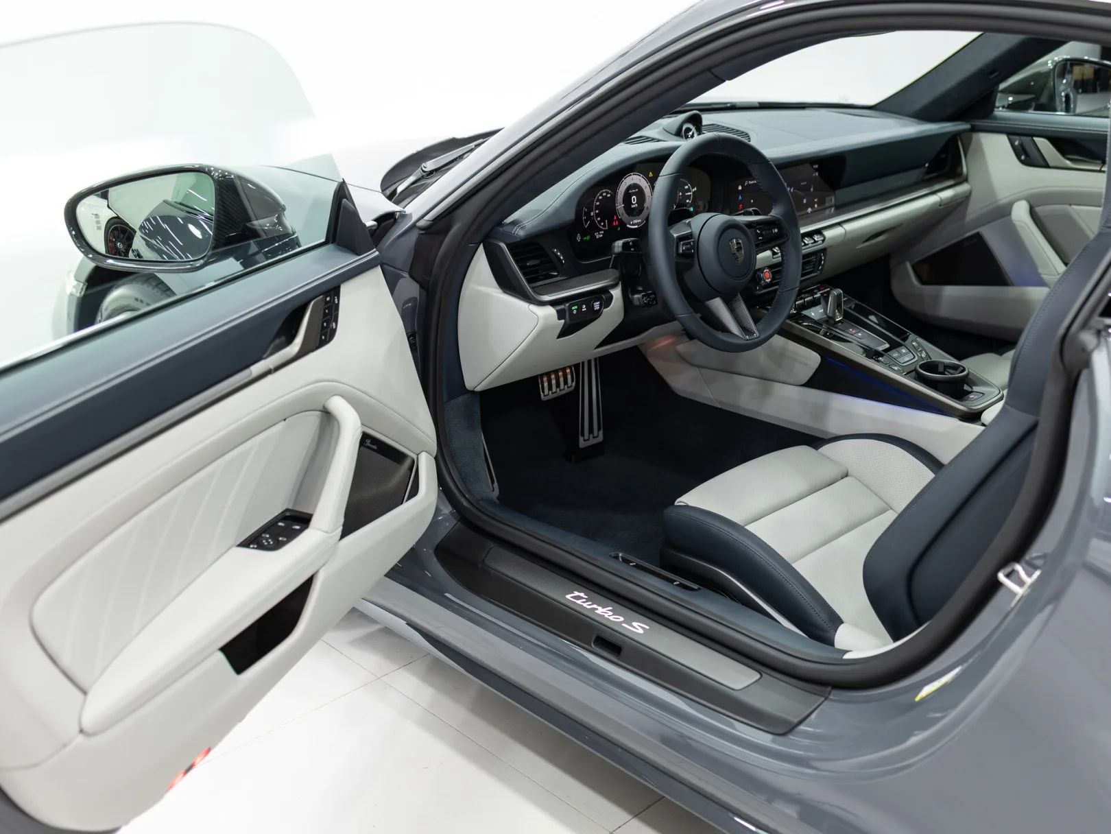 Porsche 911 Turbo S VIII (992) Рестайлинг, 2026 — экстерьер, фото 7