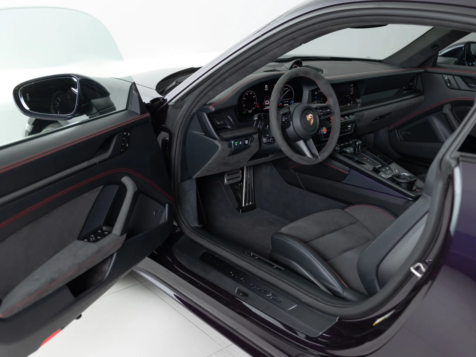 Porsche 911 Carrera 4 GTS VIII (992) Рестайлинг, 2025 — экстерьер, фото 7