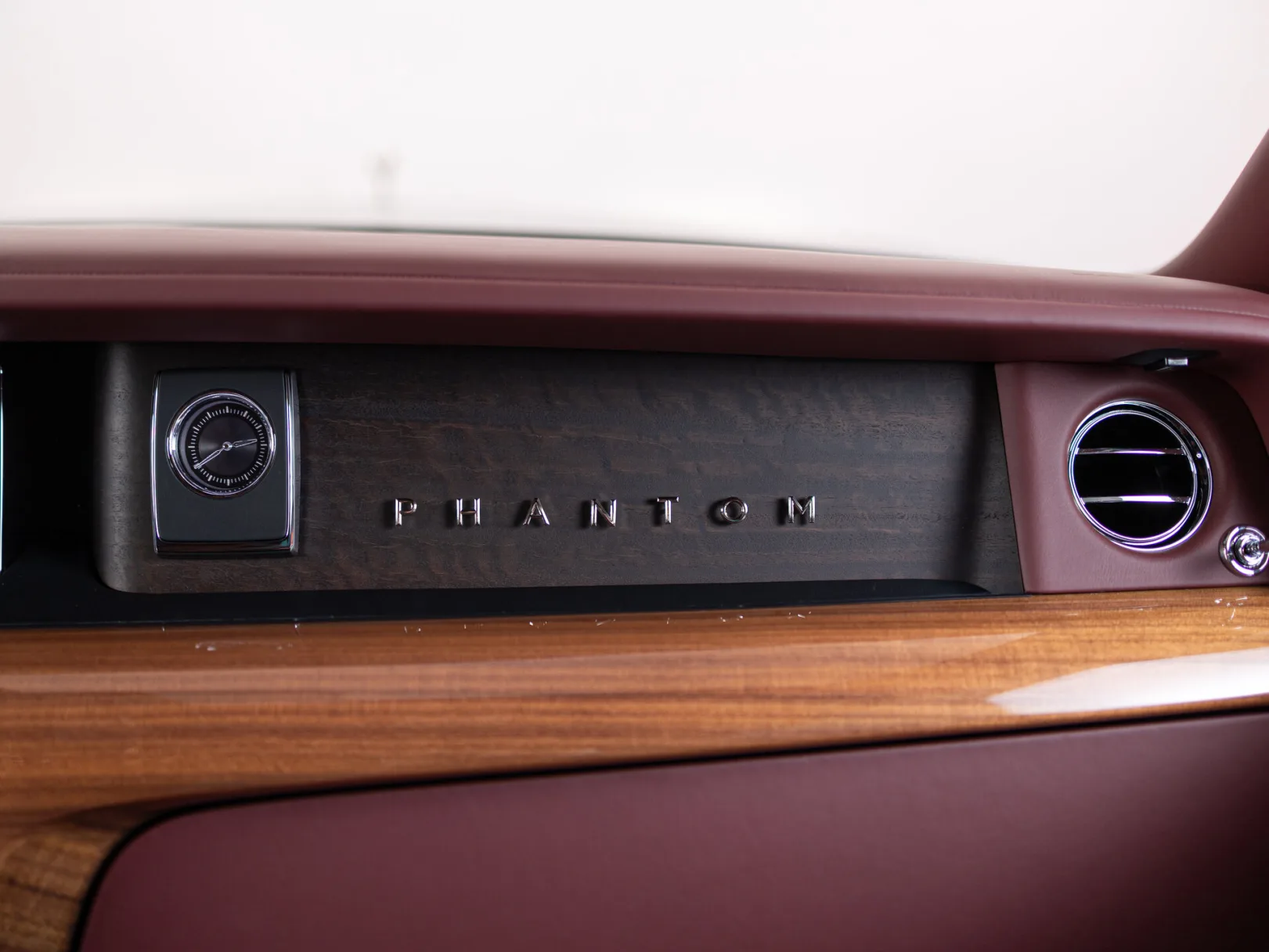 Rolls-Royce Phantom Individual VIII Рестайлинг (Series II), 2024 — экстерьер, фото 41