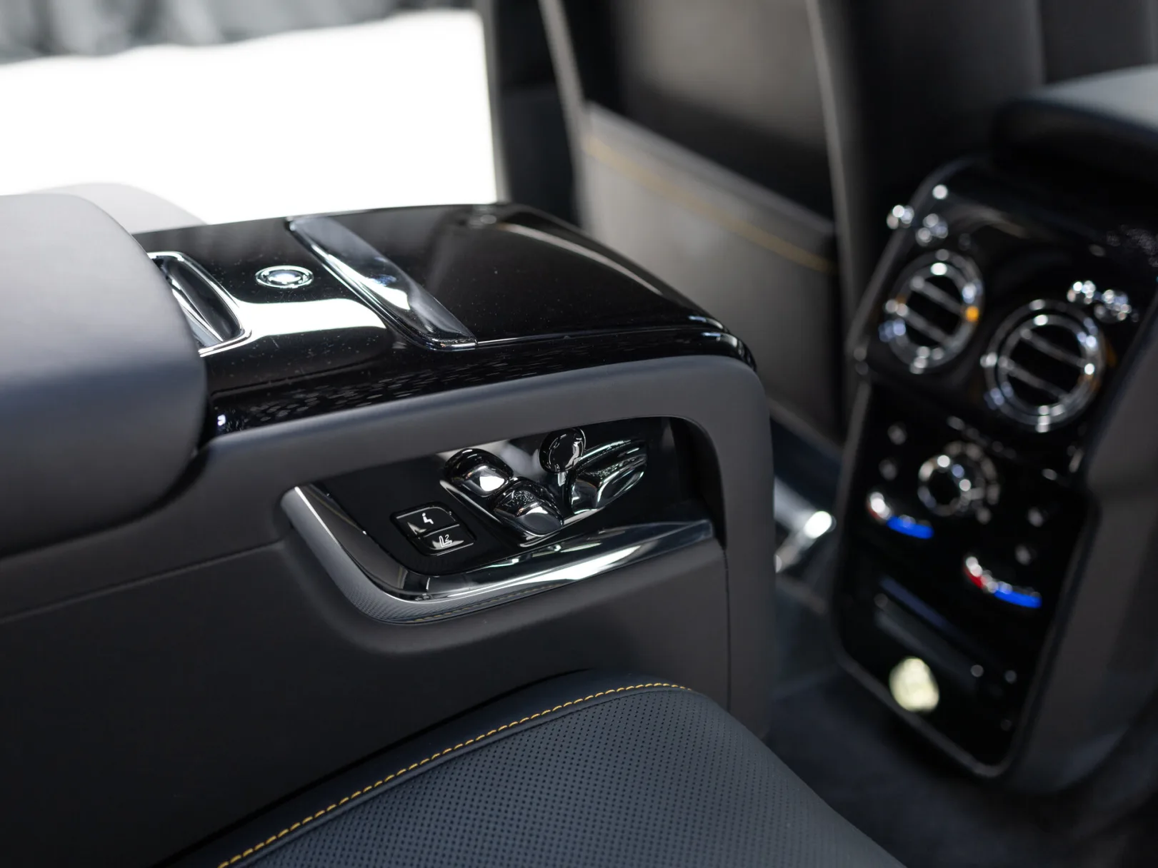 Rolls-Royce Cullinan Individual I (Series I), 2021 — экстерьер, фото 30