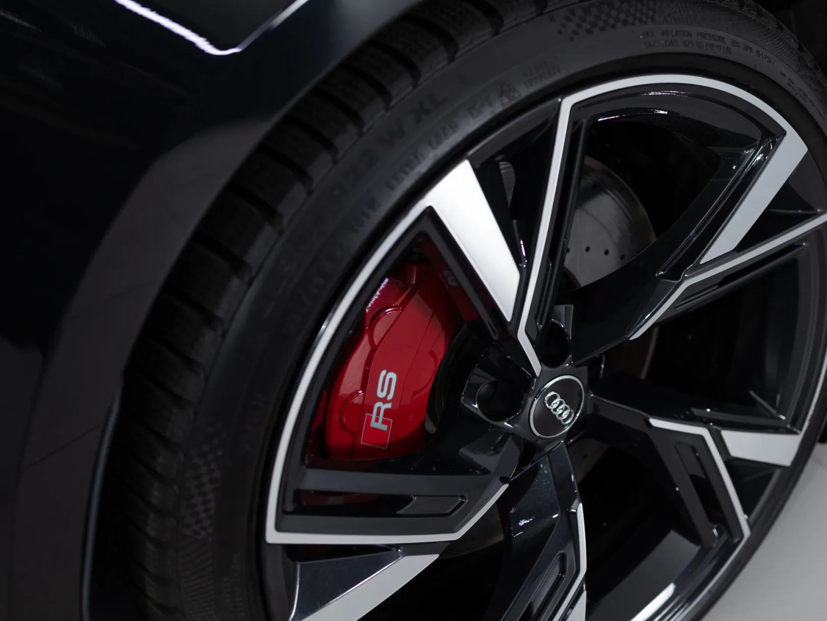 Audi RS 6 TFSI quattro IV (C8), 2020 — экстерьер, фото 30