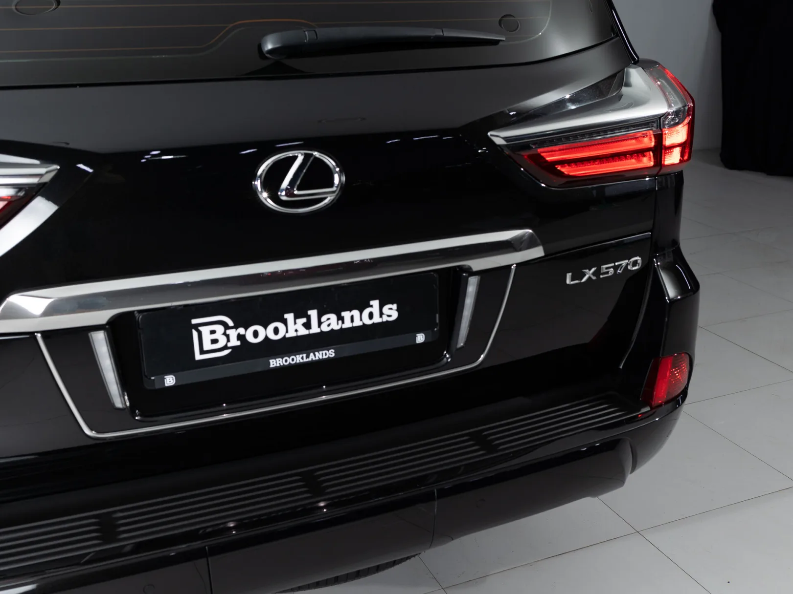 Lexus LX Luxury 21+ III Рестайлинг 2, 2020 — экстерьер, фото 25