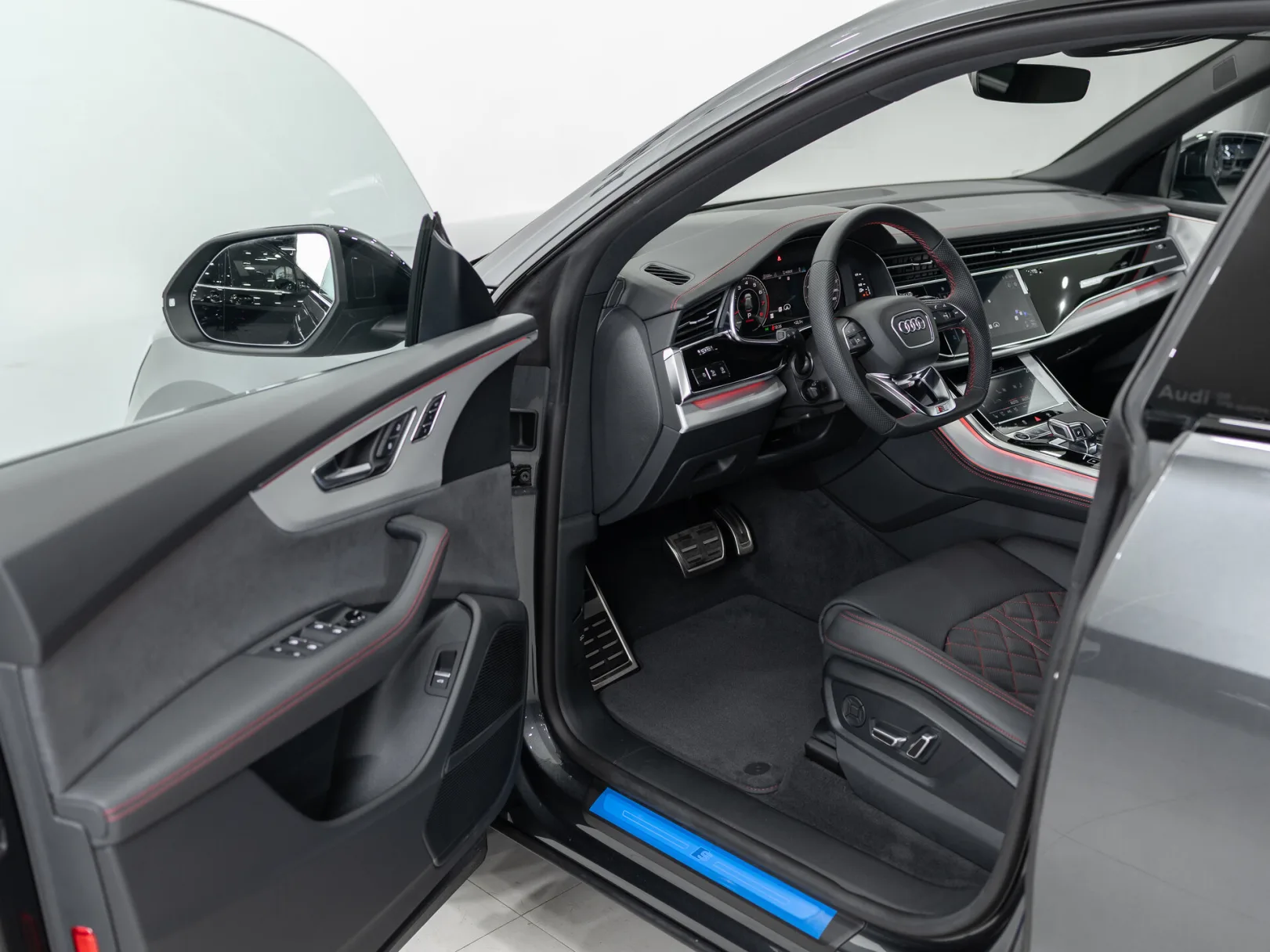 Audi Q8 55 TFSI I (4M) Рестайлинг, 2025 — экстерьер, фото 7