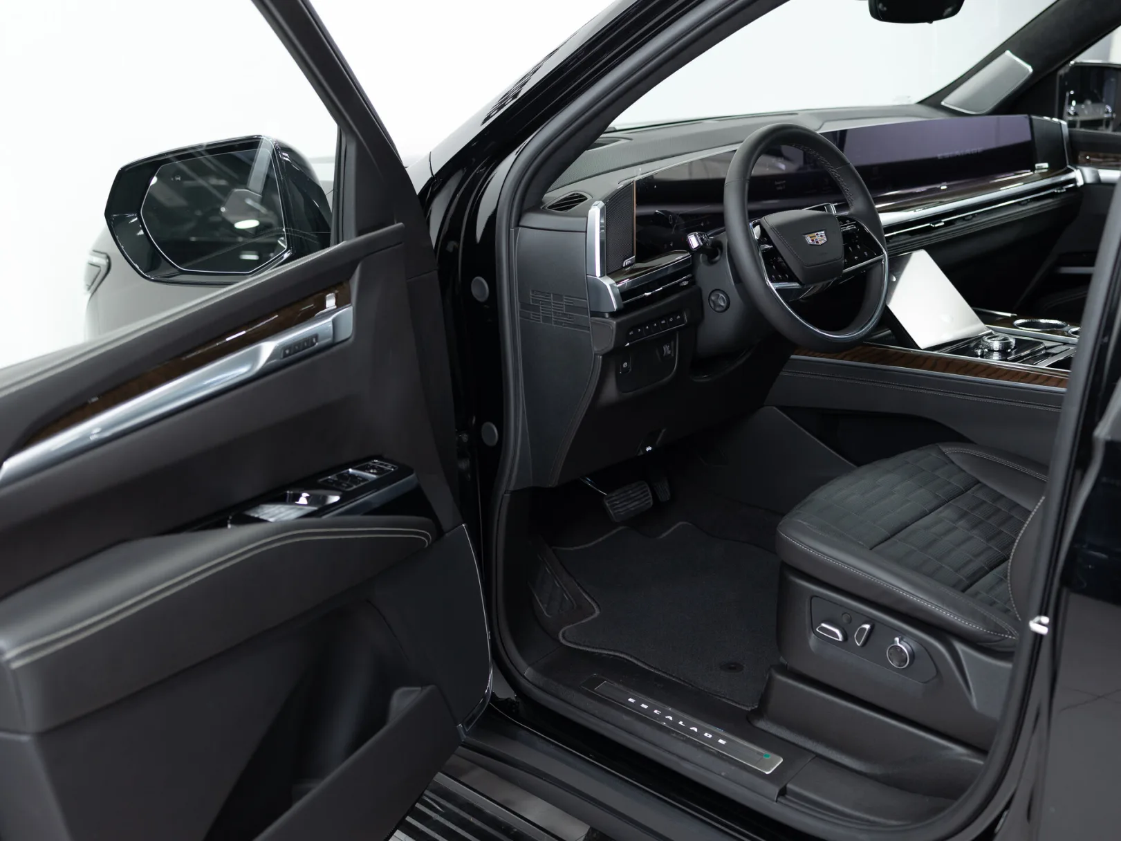 Cadillac Escalade Sport Platinum V Рестайлинг, 2025 — экстерьер, фото 8