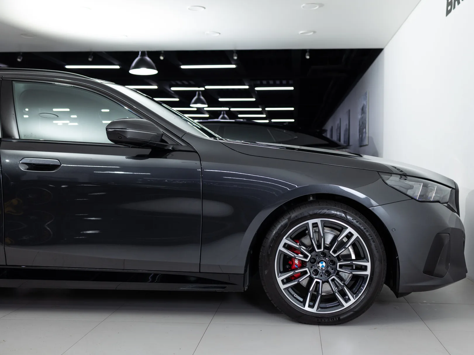 BMW 5 серии 520d xDrive Touring VIII (G60/G61/G68), 2024 — экстерьер, фото 33