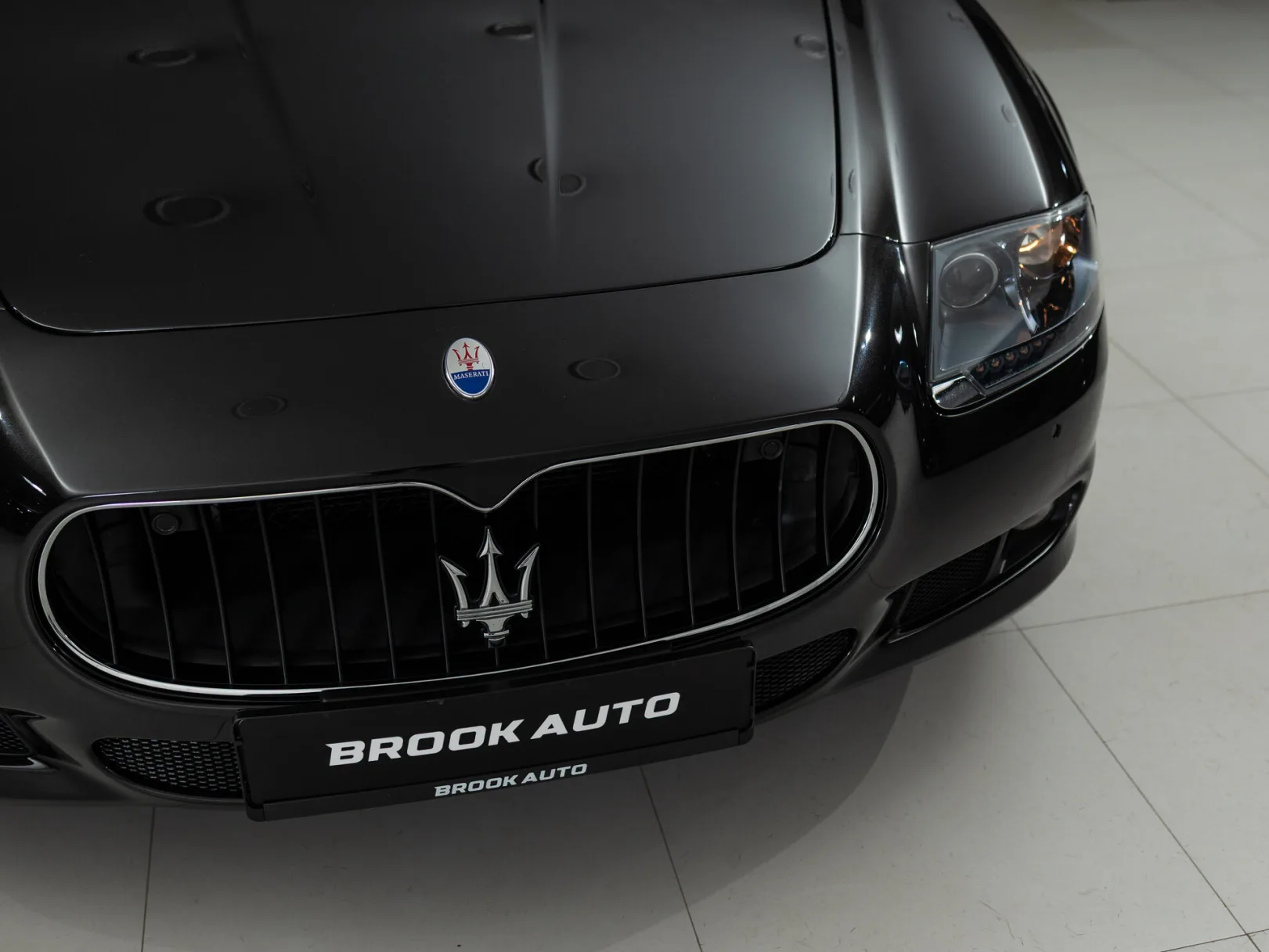 Maserati Quattroporte V Рестайлинг, 2011 — экстерьер, фото 29