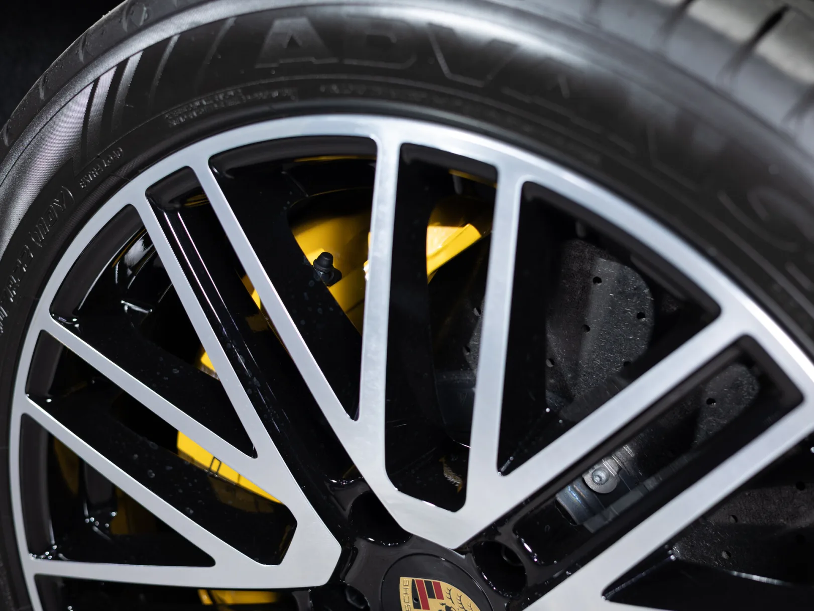 Porsche Cayenne GTS Coupé III Рестайлинг, 2024 — экстерьер, фото 37
