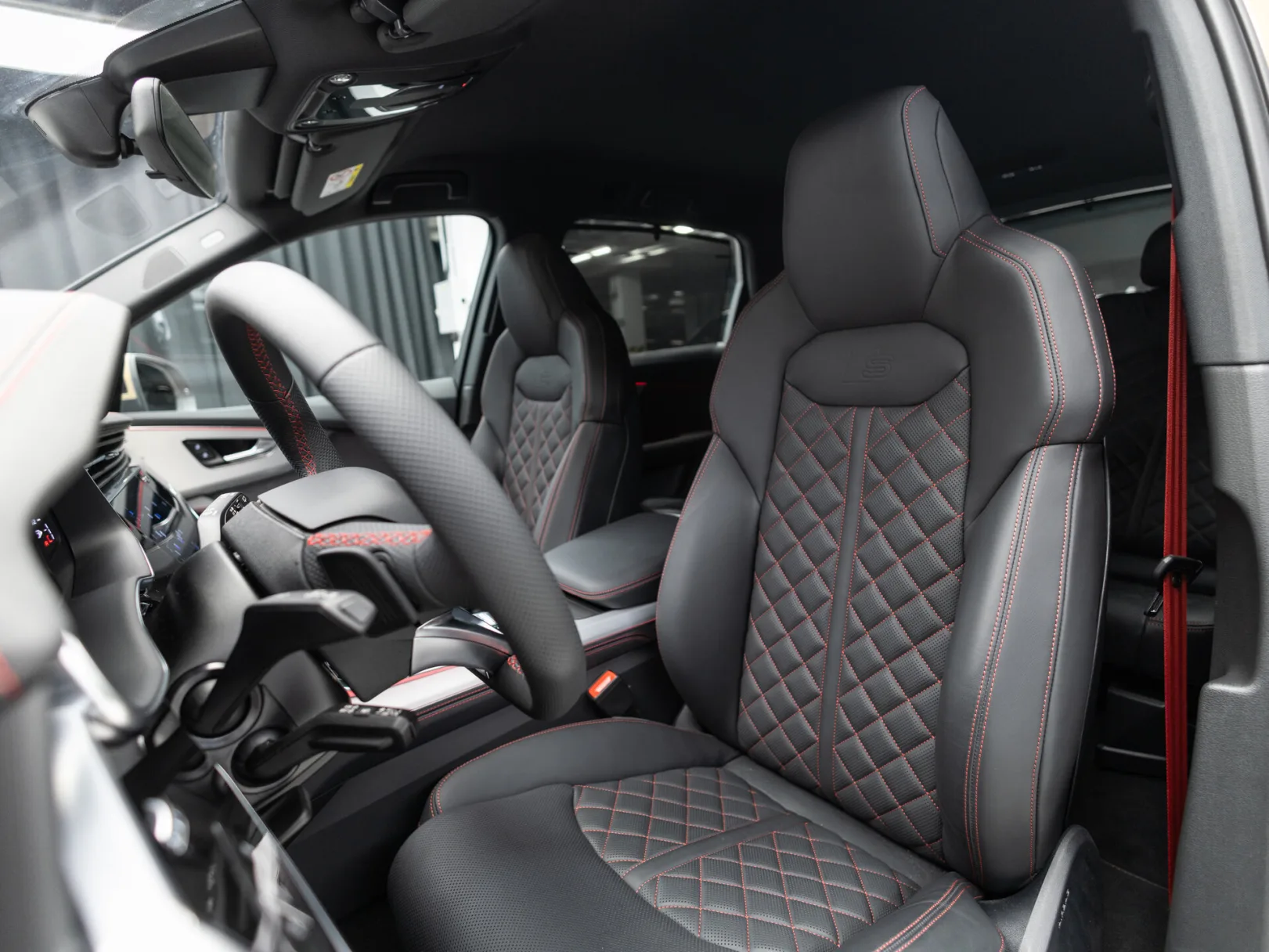 Audi Q7 55 TFSI quattro tiptronic II (4M) Рестайлинг 2, 2024 — экстерьер, фото 12