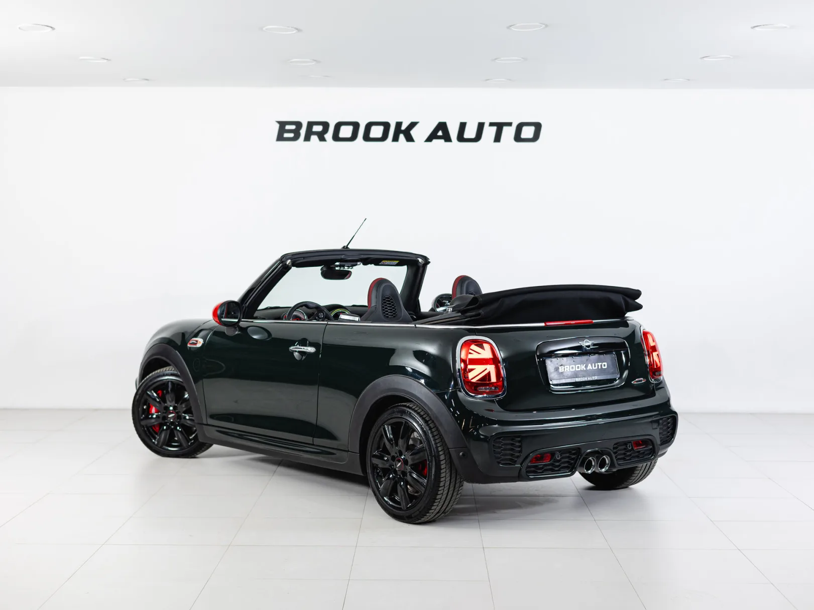 Mini Cabrio JCW III Рестайлинг, 2019 — экстерьер, фото 7