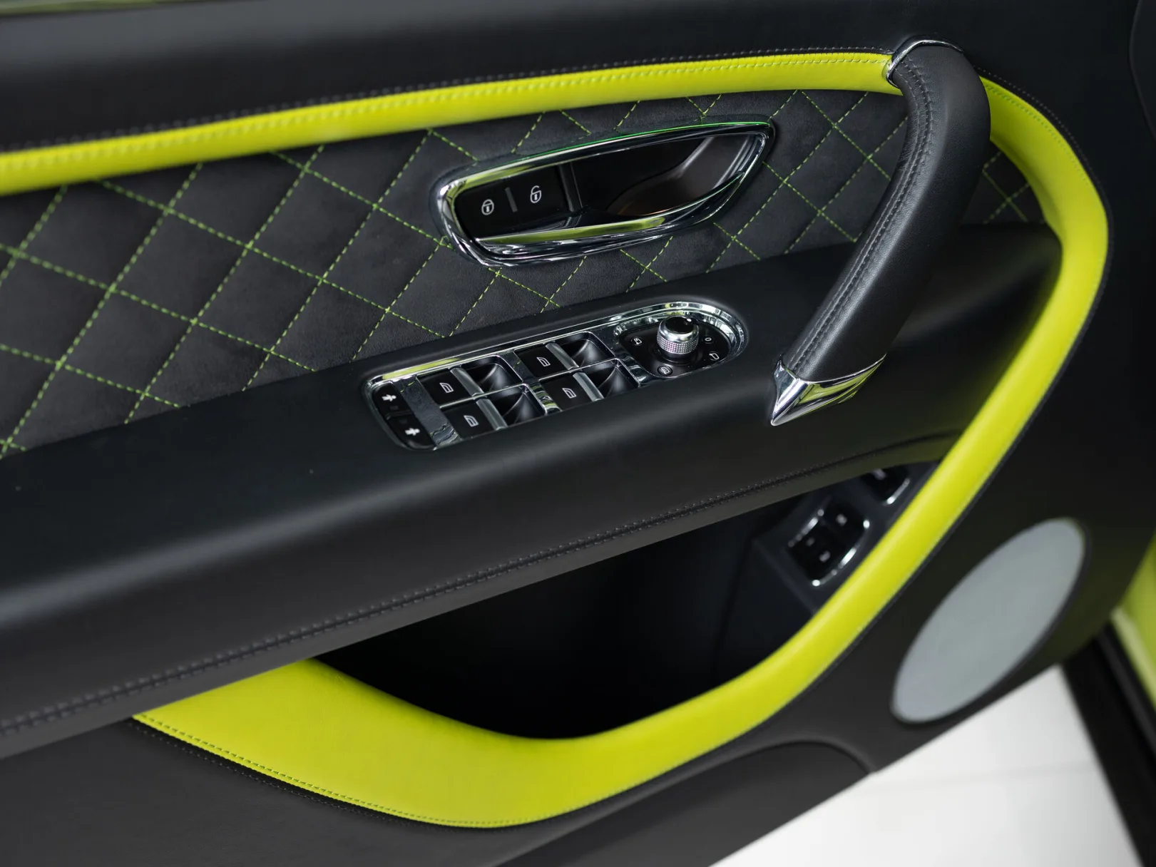 Bentley Bentayga Individual I, 2019 — экстерьер, фото 11