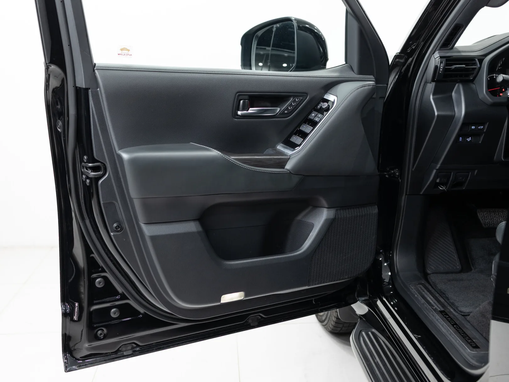 Toyota Land Cruiser 70th Anniversary 300 Series, 2021 — экстерьер, фото 8
