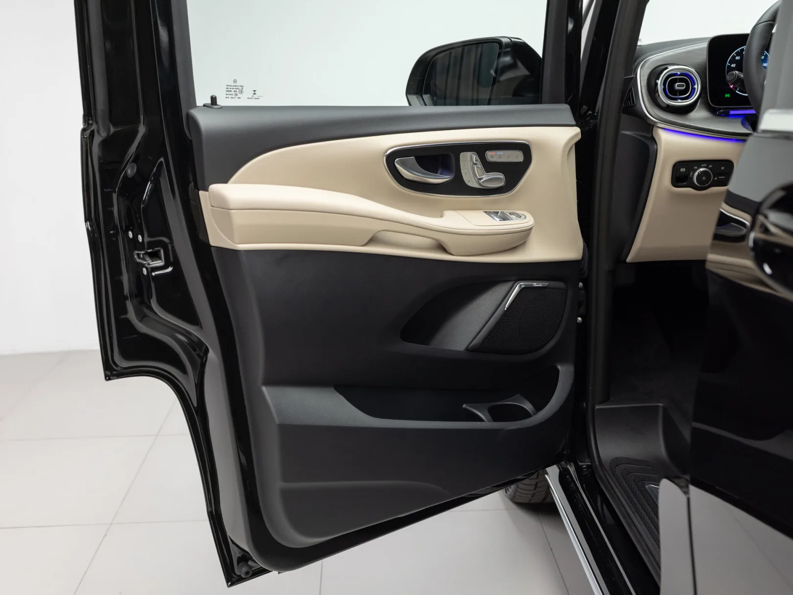 Mercedes-Benz V-Класс Exclusive III (W447) Рестайлинг 2, 2026 — экстерьер, фото 9