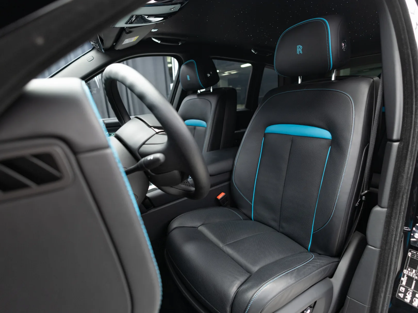 Rolls-Royce Cullinan Individual I (Series I), 2024 — экстерьер, фото 11