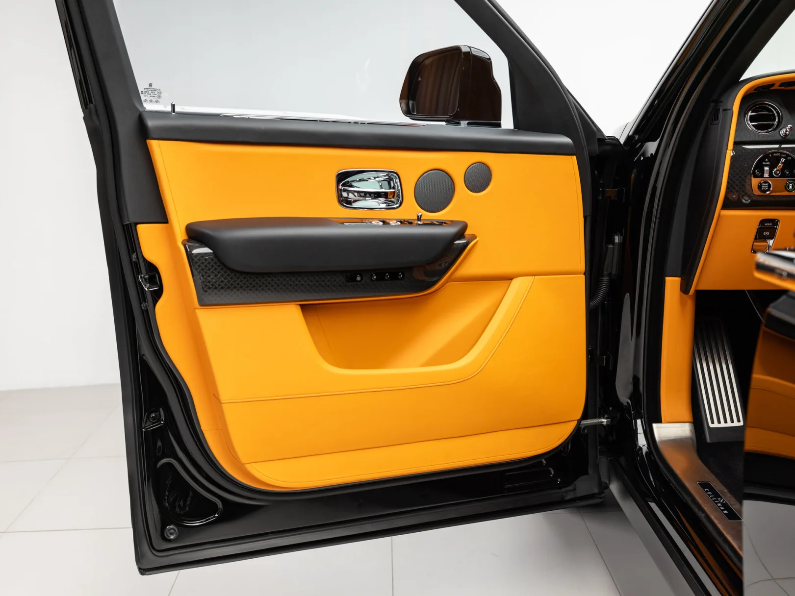 Rolls-Royce Cullinan Individual I (Series I), 2022 — экстерьер, фото 8