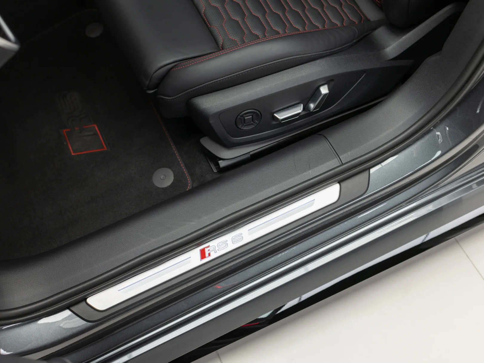 Audi RS 6 RS6 Avant performance IV (C8), 2025 — экстерьер, фото 12