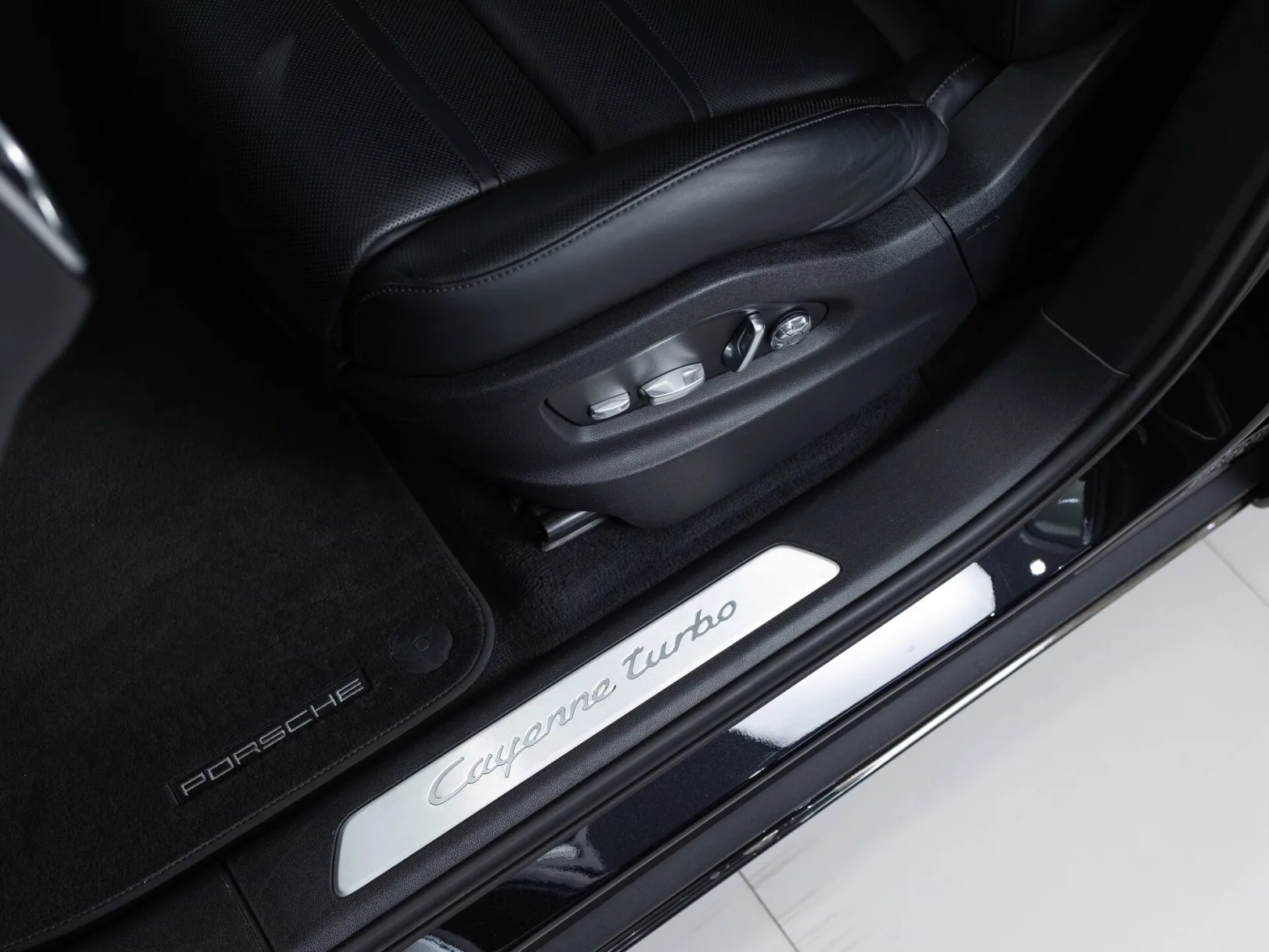 Porsche Cayenne Turbo III, 2019 — экстерьер, фото 11