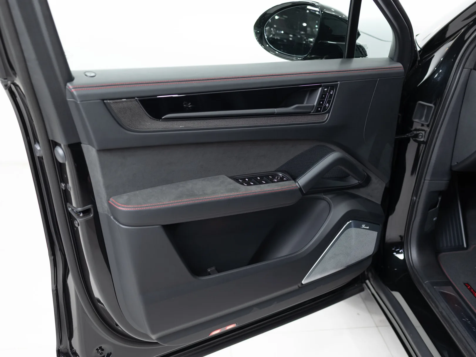 Porsche Cayenne GTS III Рестайлинг, 2025 — экстерьер, фото 8
