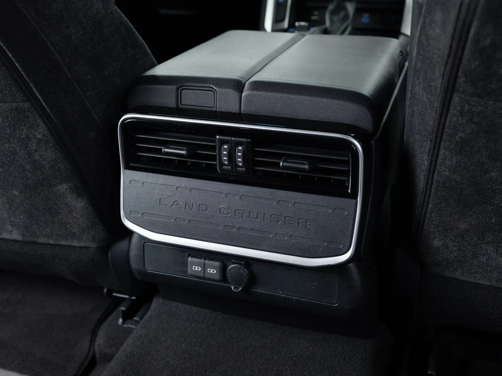 Toyota Land Cruiser GXR 300 Series, 2022 — экстерьер, фото 25