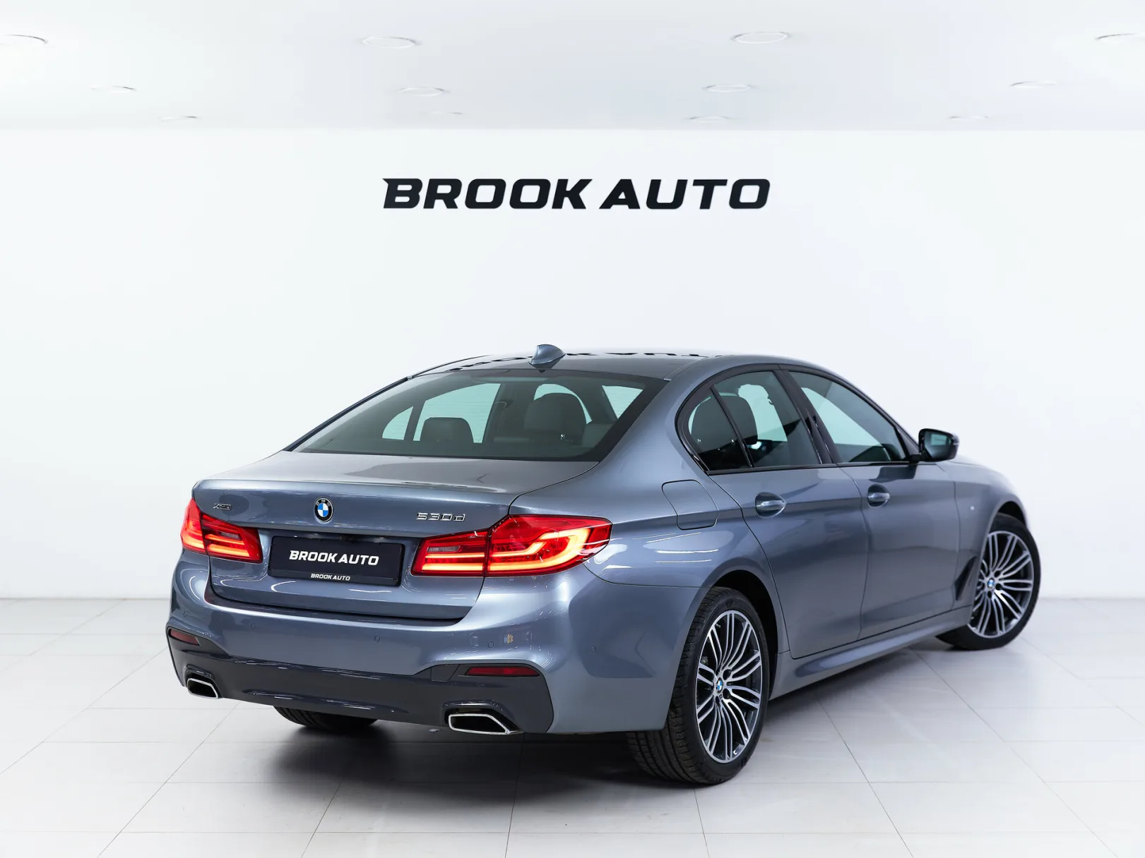 BMW 5 серии 530d xDrive M Sport VII (G30/G31/G38), 2020 — экстерьер, фото 4