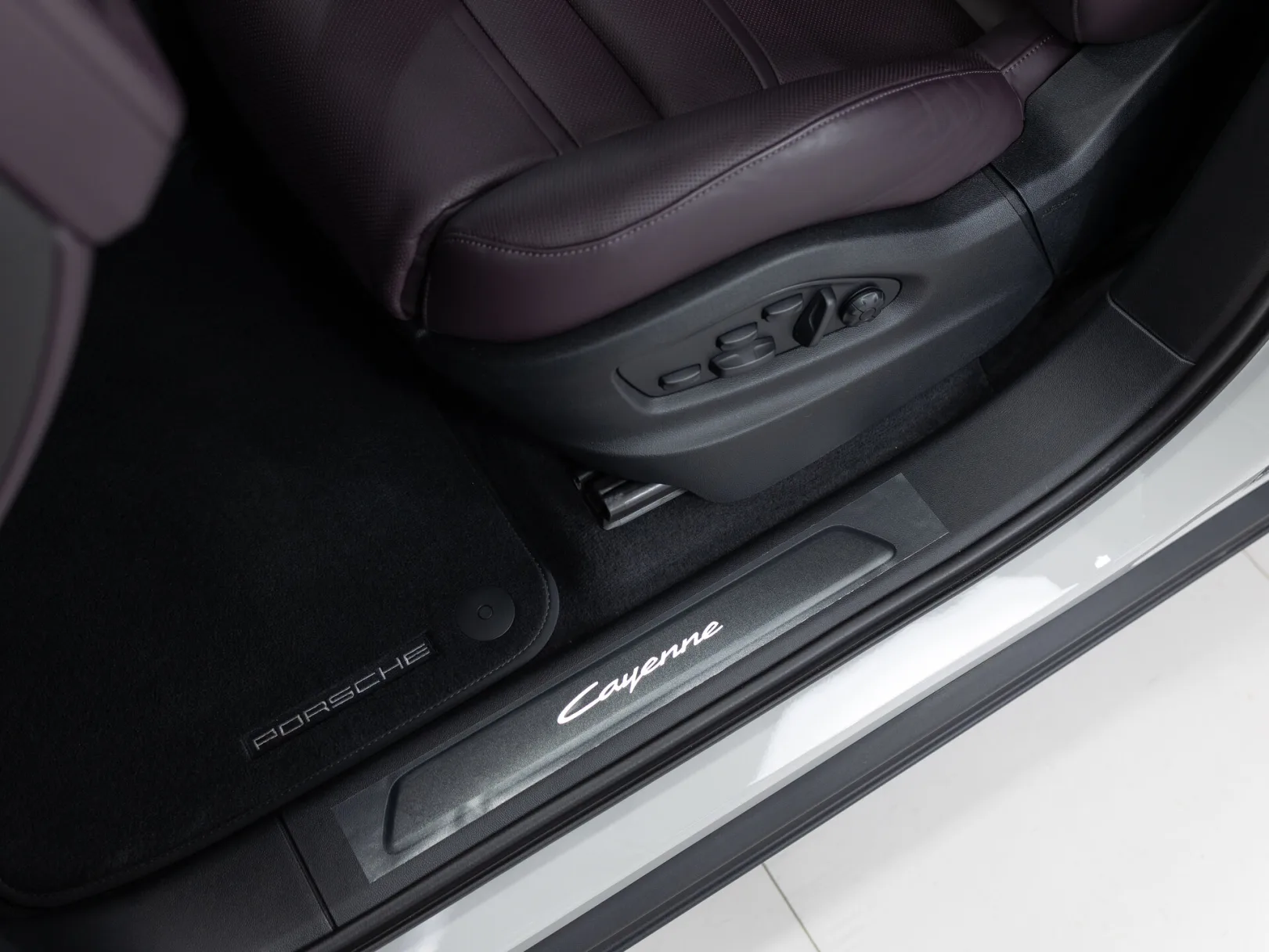 Porsche Cayenne Базовая III Рестайлинг, 2025 — экстерьер, фото 12