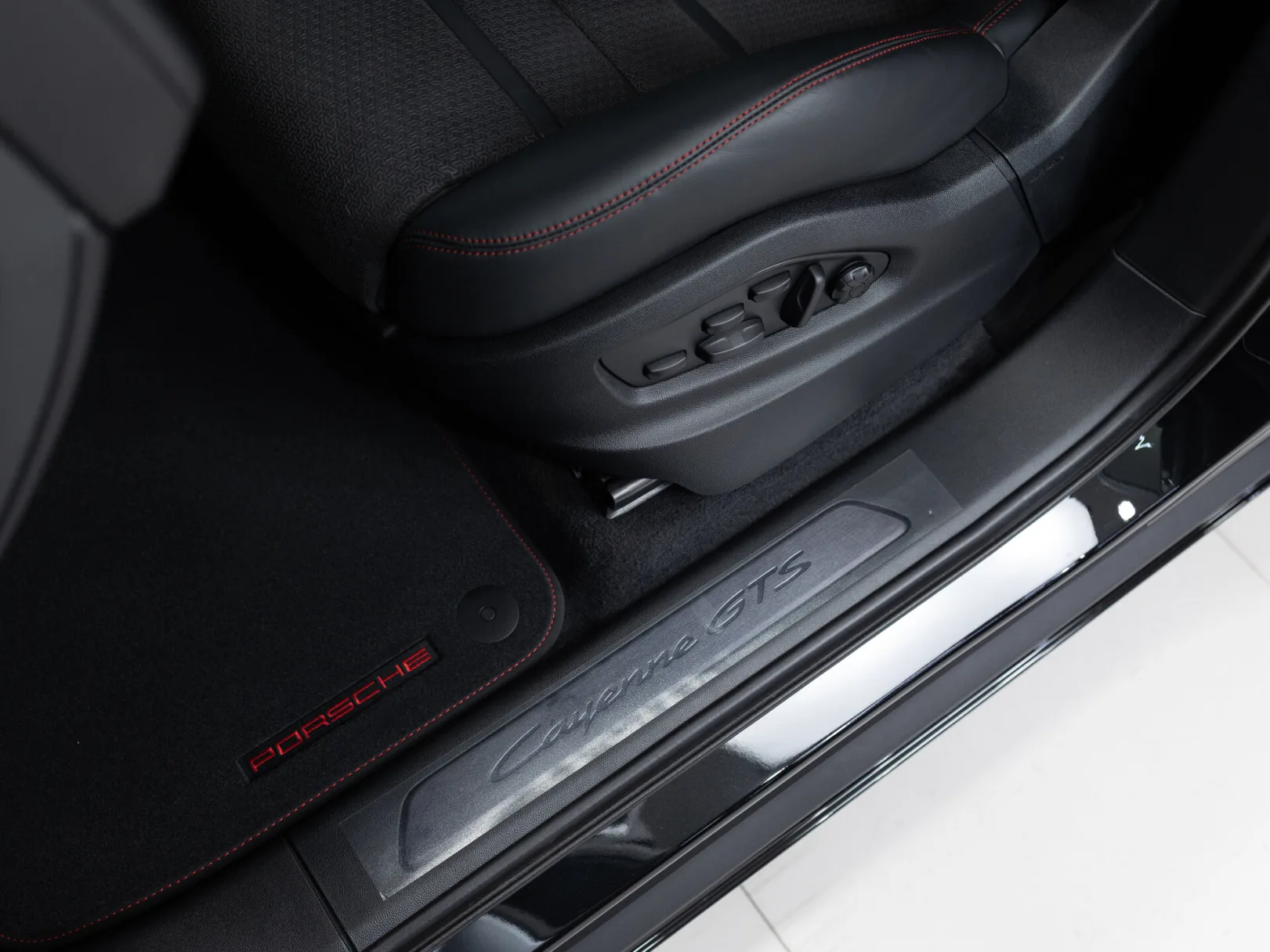 Porsche Cayenne GTS III Рестайлинг, 2025 — экстерьер, фото 11
