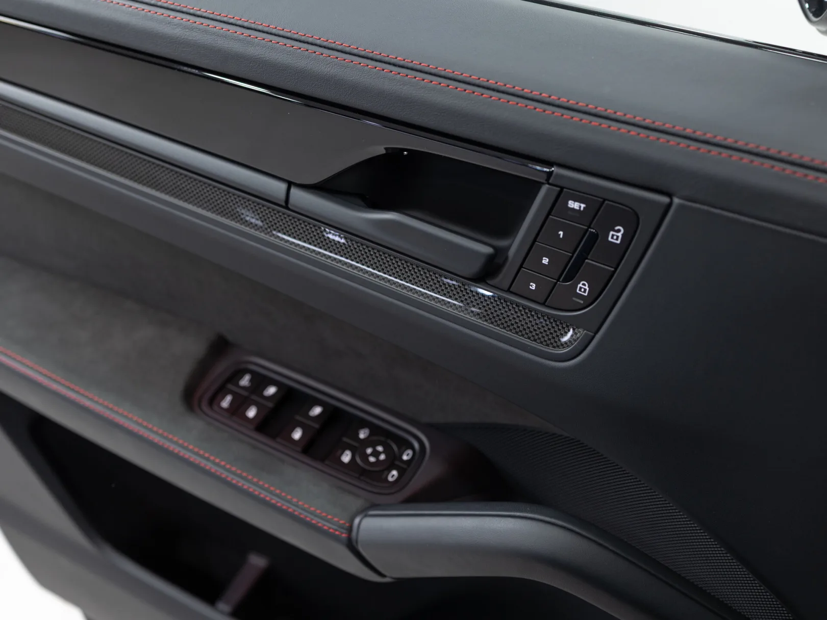 Porsche Cayenne GTS Coupé III Рестайлинг, 2025 — экстерьер, фото 9