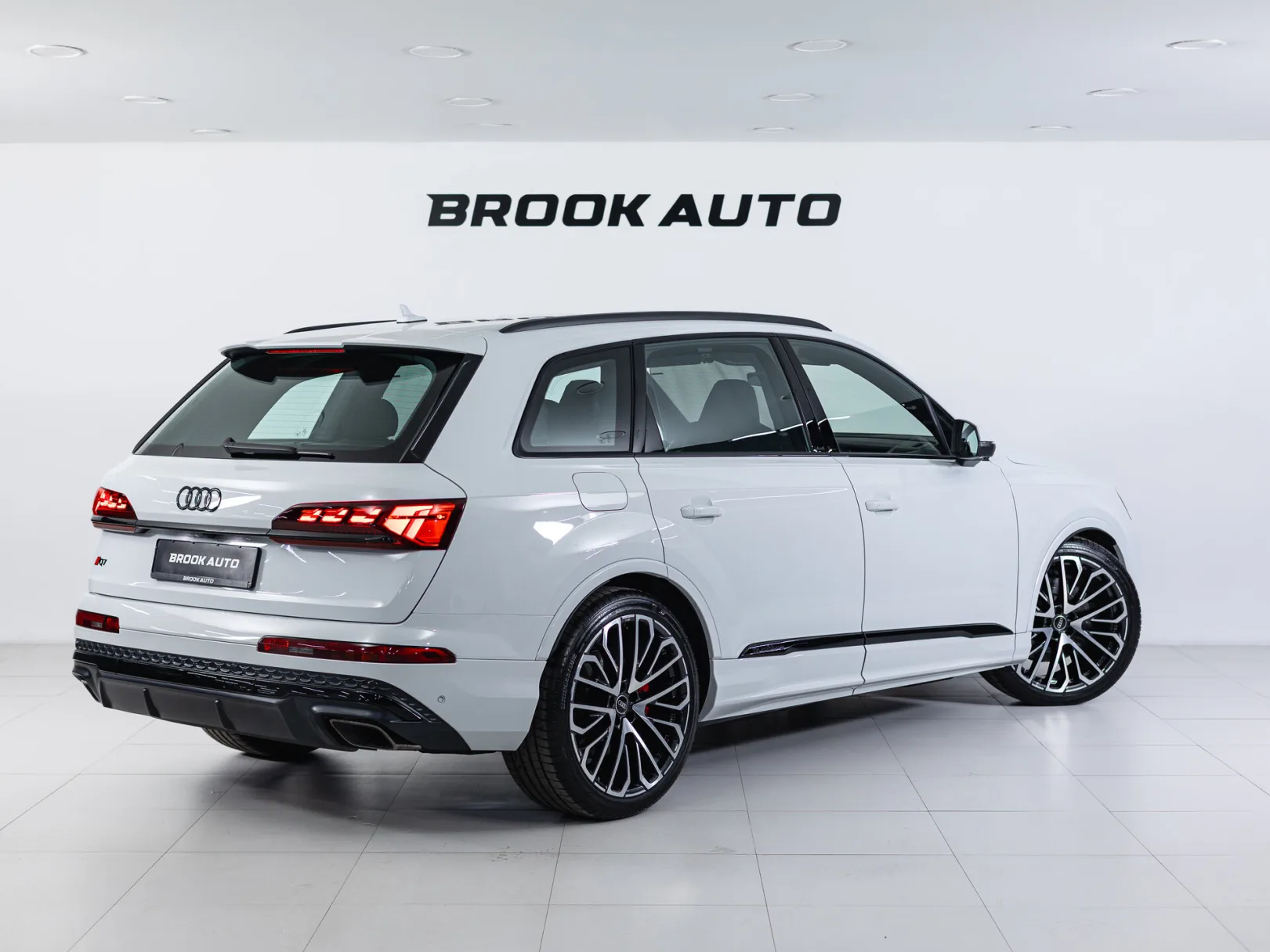Audi Q7 55 TFSI quattro tiptronic II (4M) Рестайлинг 2, 2024 — экстерьер, фото 4