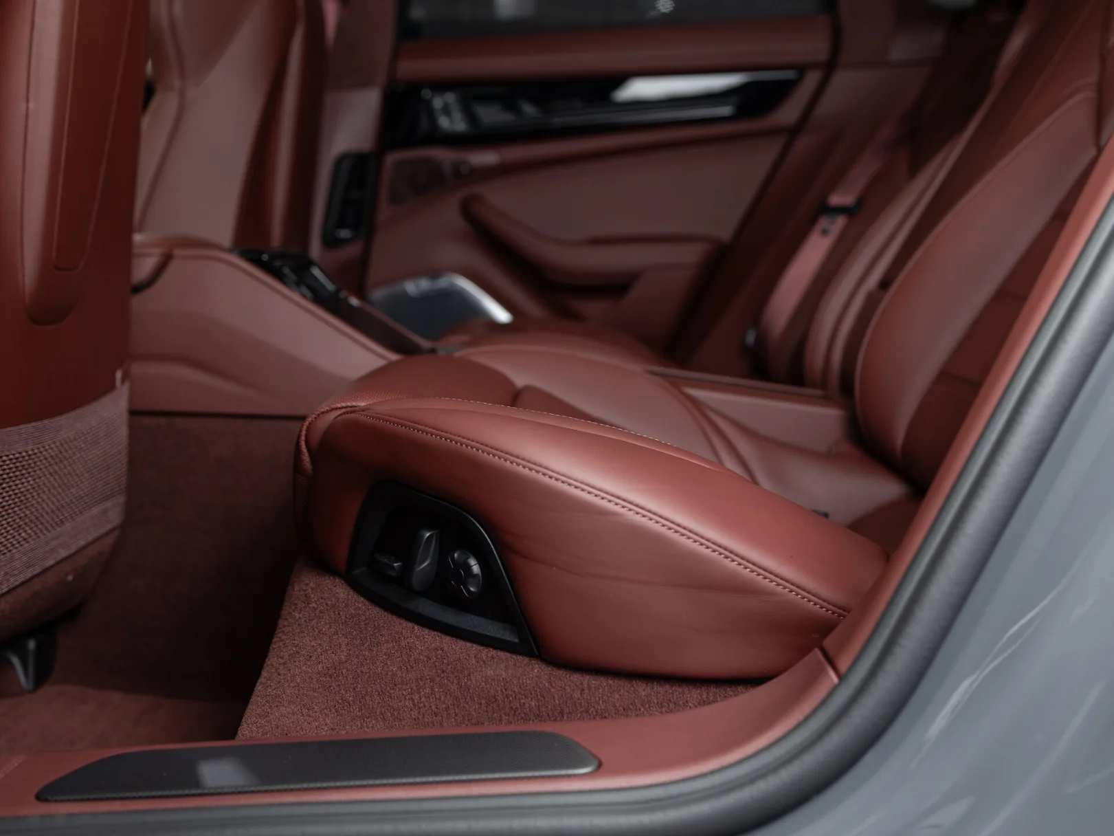 Porsche Panamera Turbo S E-Hybrid III, 2026 — экстерьер, фото 33