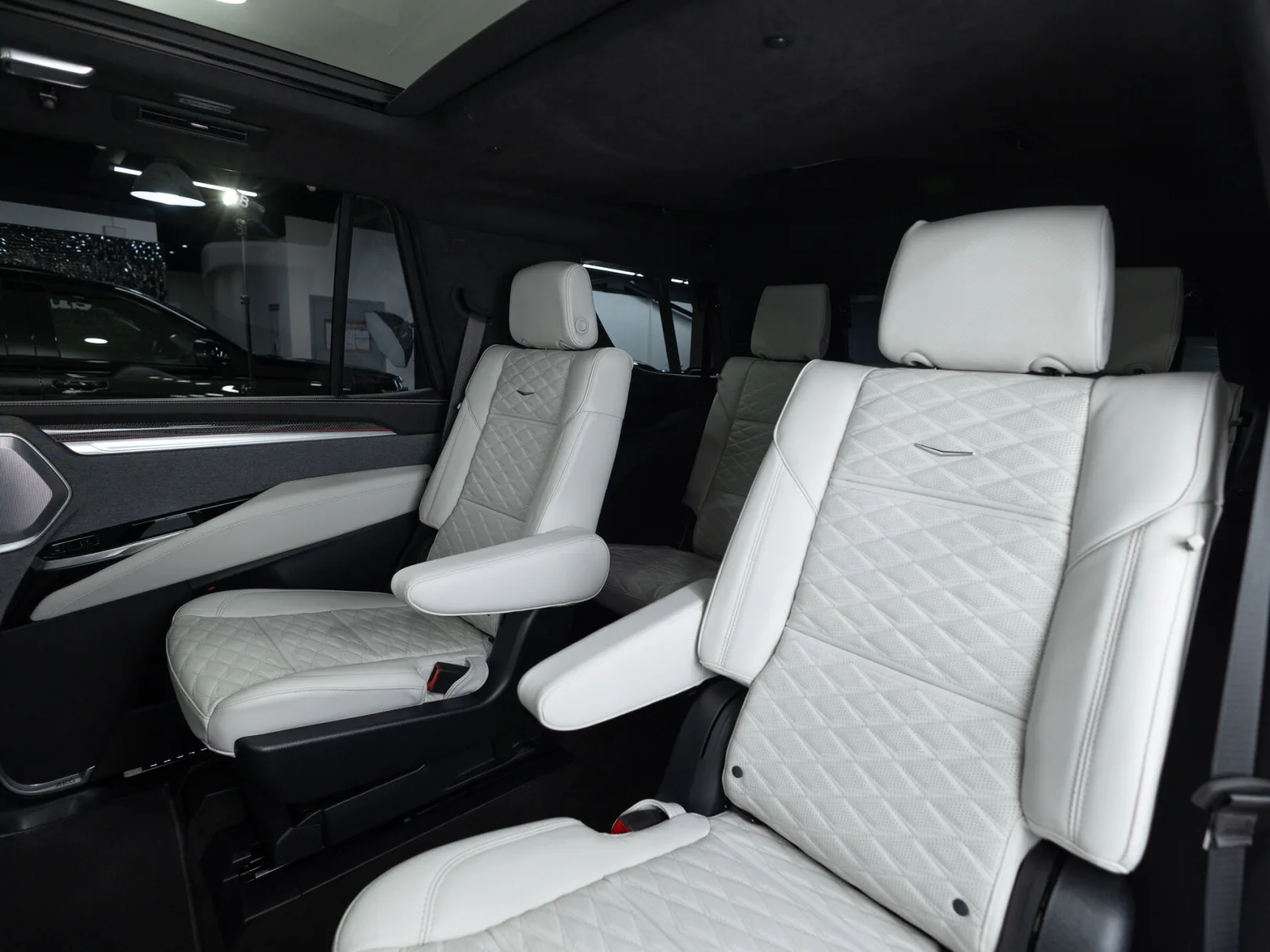 Cadillac Escalade-V V-series I Рестайлинг, 2025 — экстерьер, фото 33