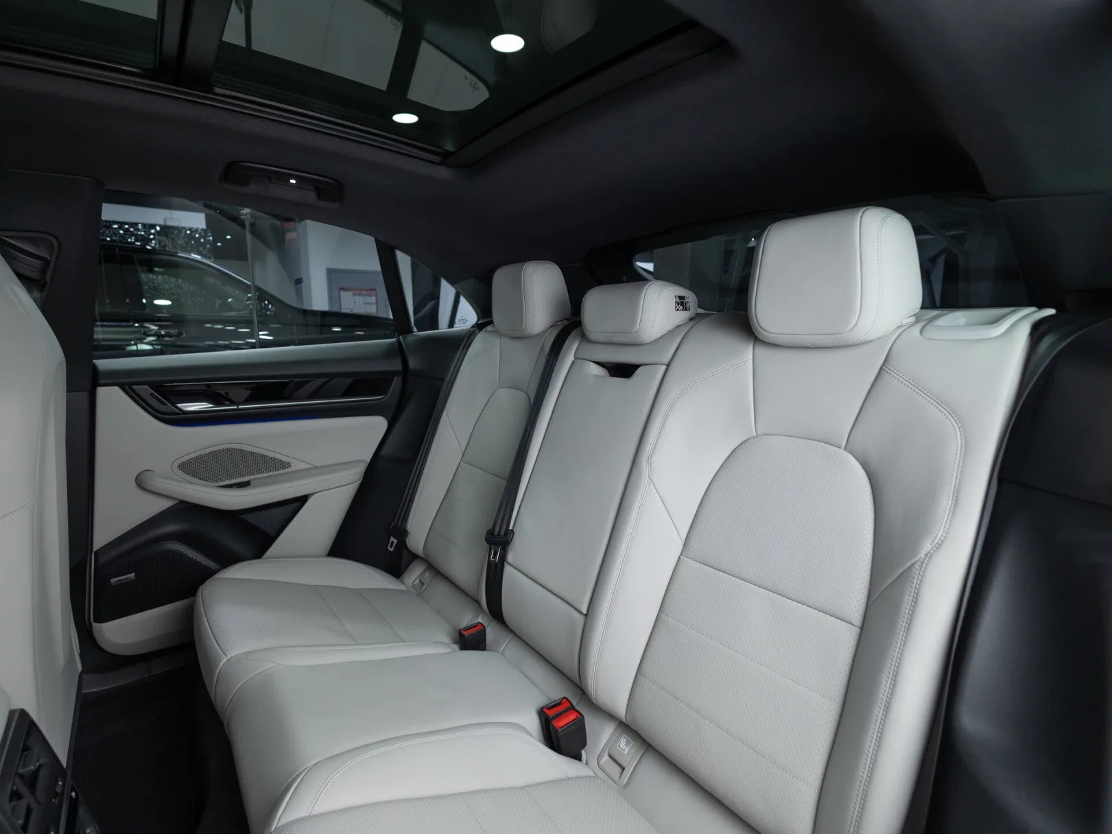 Porsche Macan Electric II, 2025 — экстерьер, фото 32