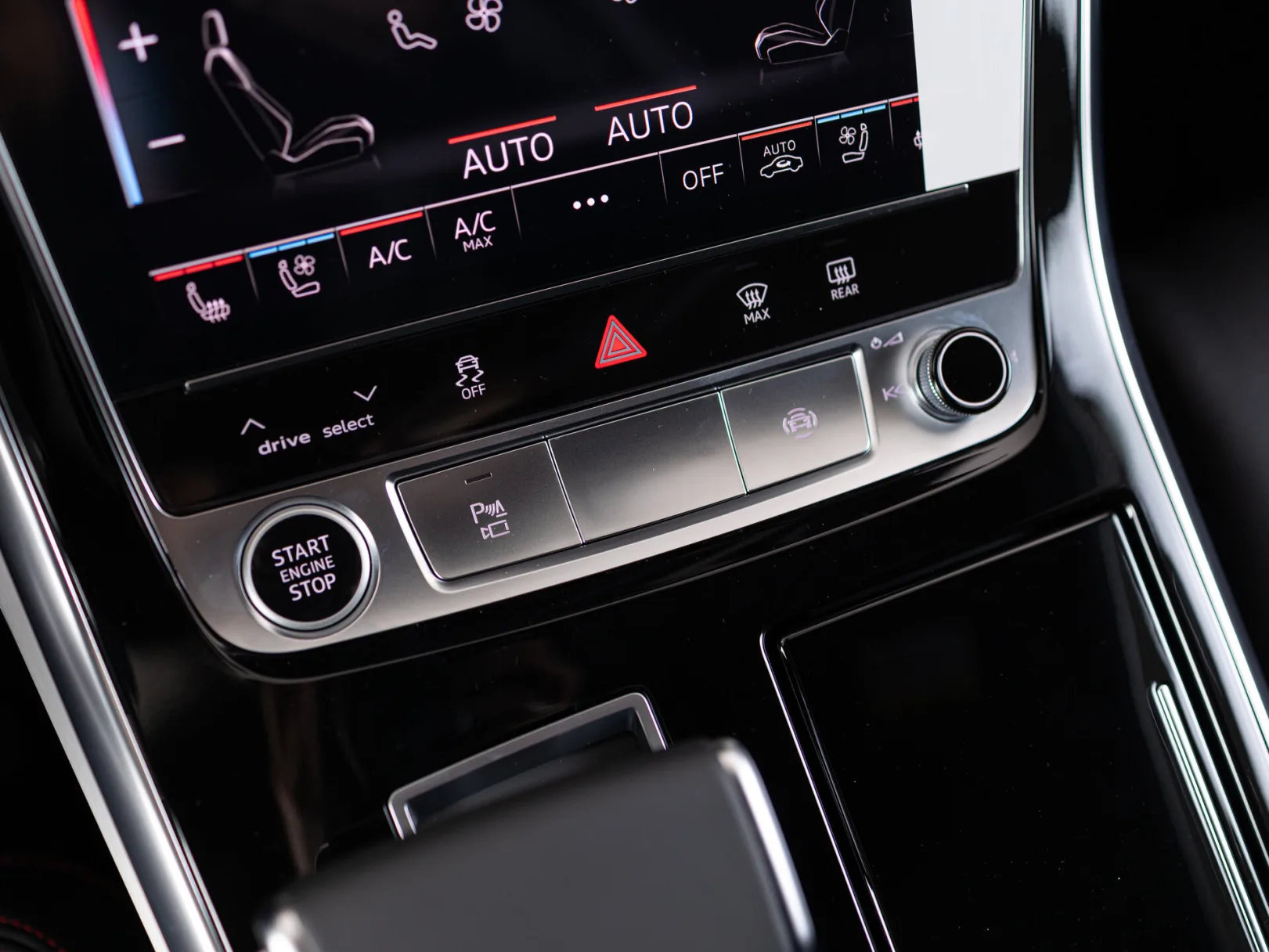 Audi Q7 55 TFSI quattro tiptronic II (4M) Рестайлинг 2, 2024 — экстерьер, фото 16