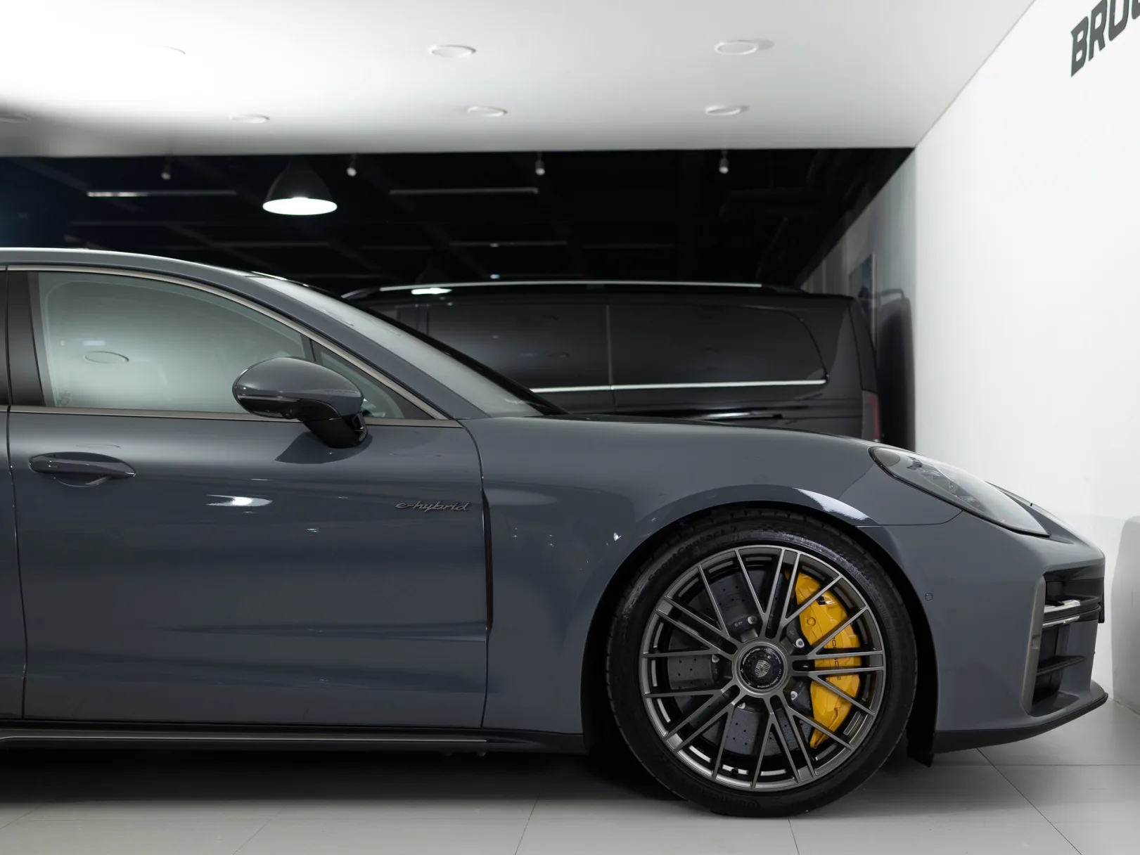 Porsche Panamera Turbo S E-Hybrid III, 2026 — экстерьер, фото 40