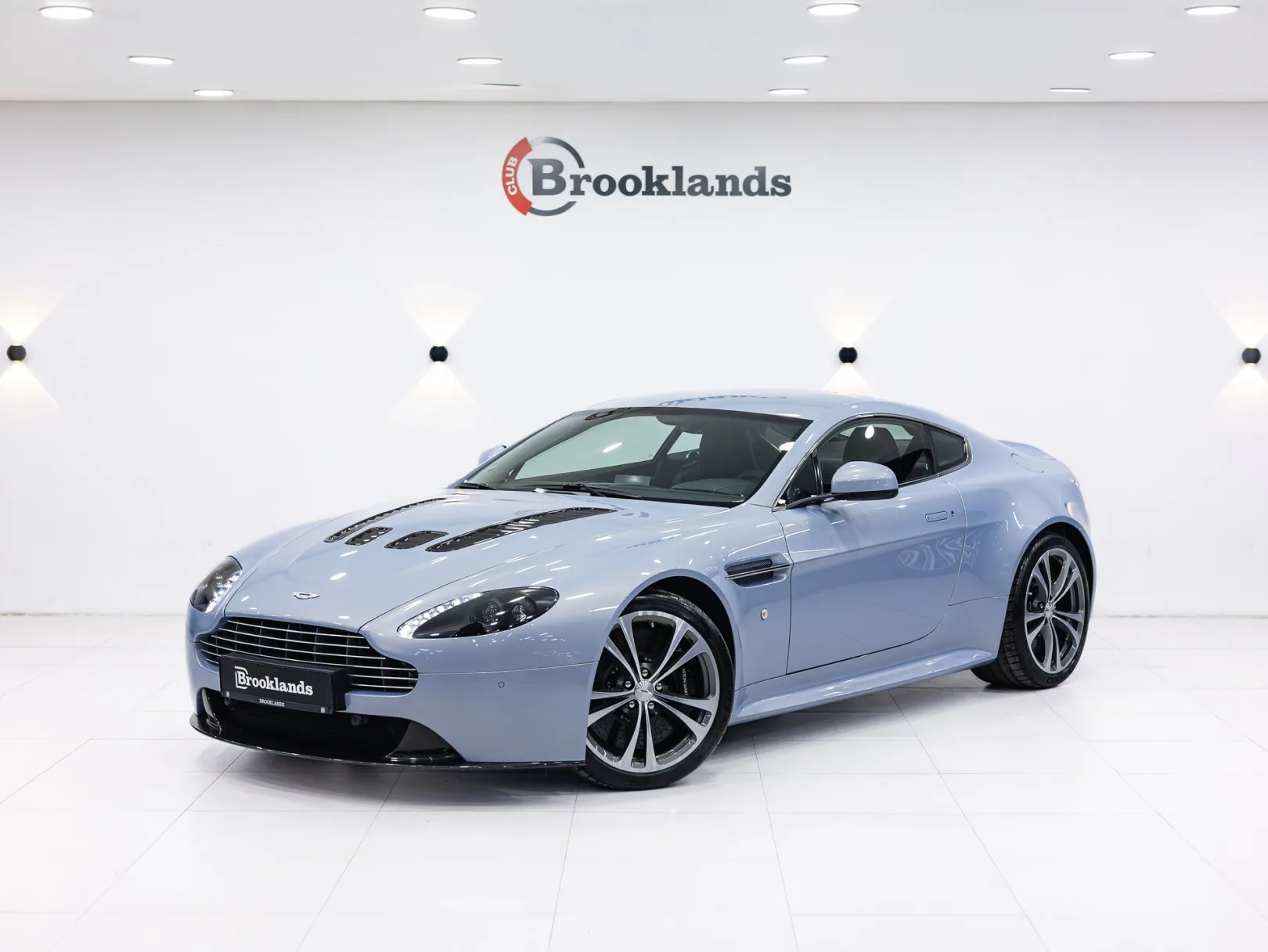 Aston Martin V12 Vantage Carbon Black I, 2010 — экстерьер, фото 1
