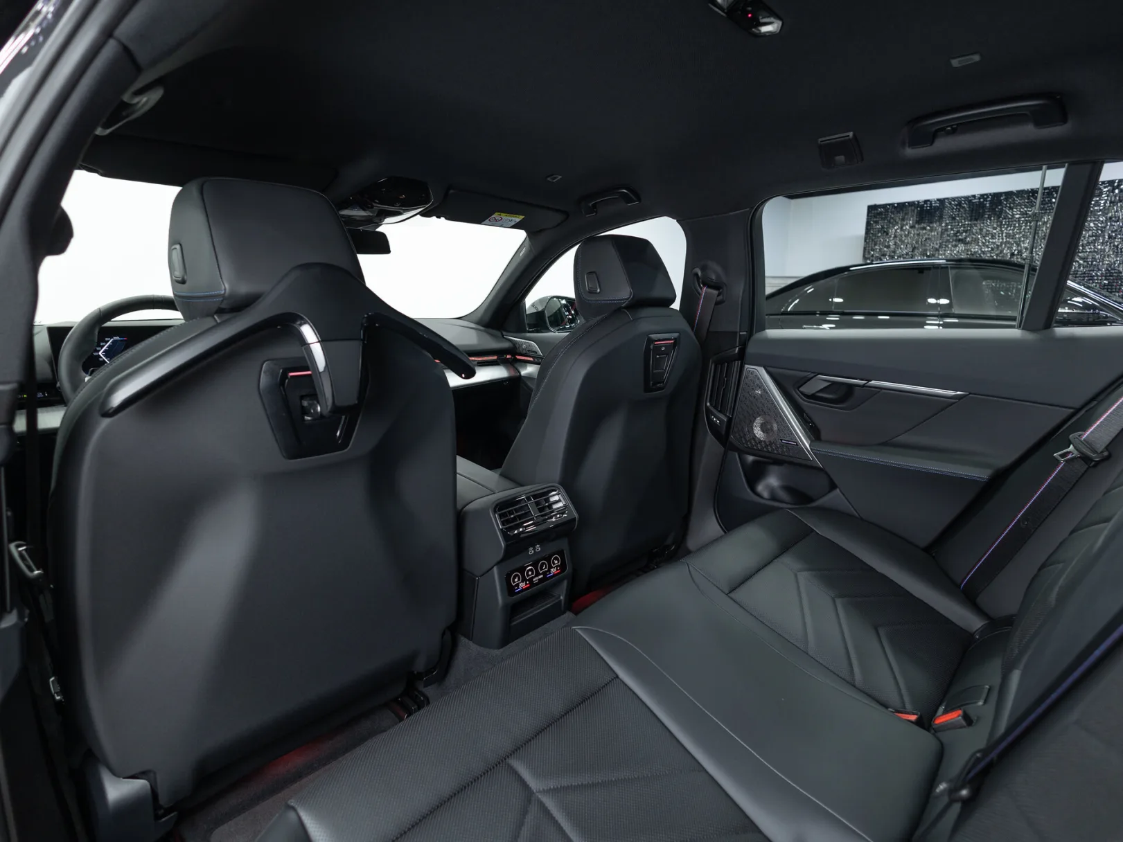 BMW 5 серии 520d xDrive Touring VIII (G60/G61/G68), 2024 — экстерьер, фото 26