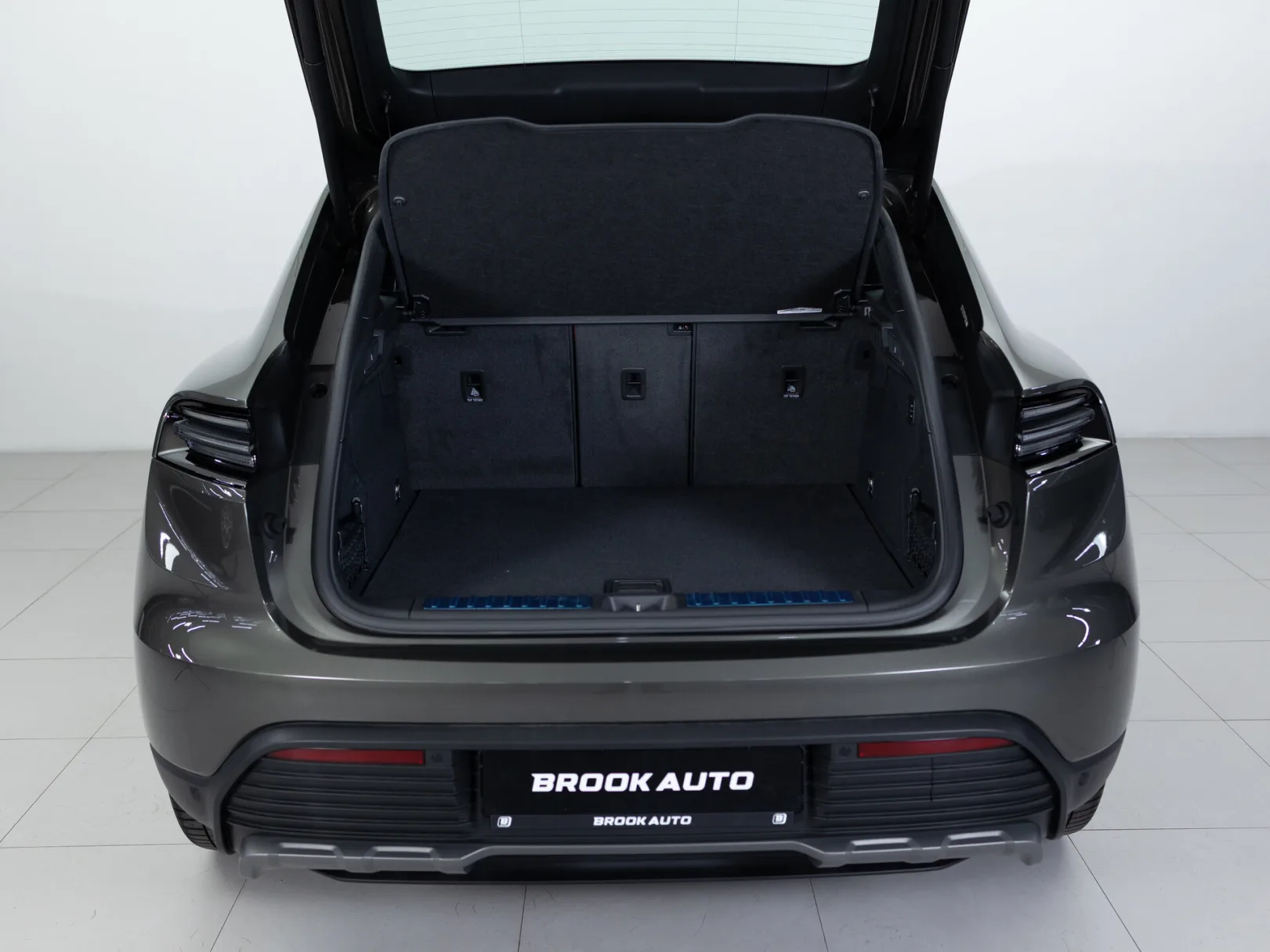 Porsche Macan 4 Electric II, 2025 — экстерьер, фото 30